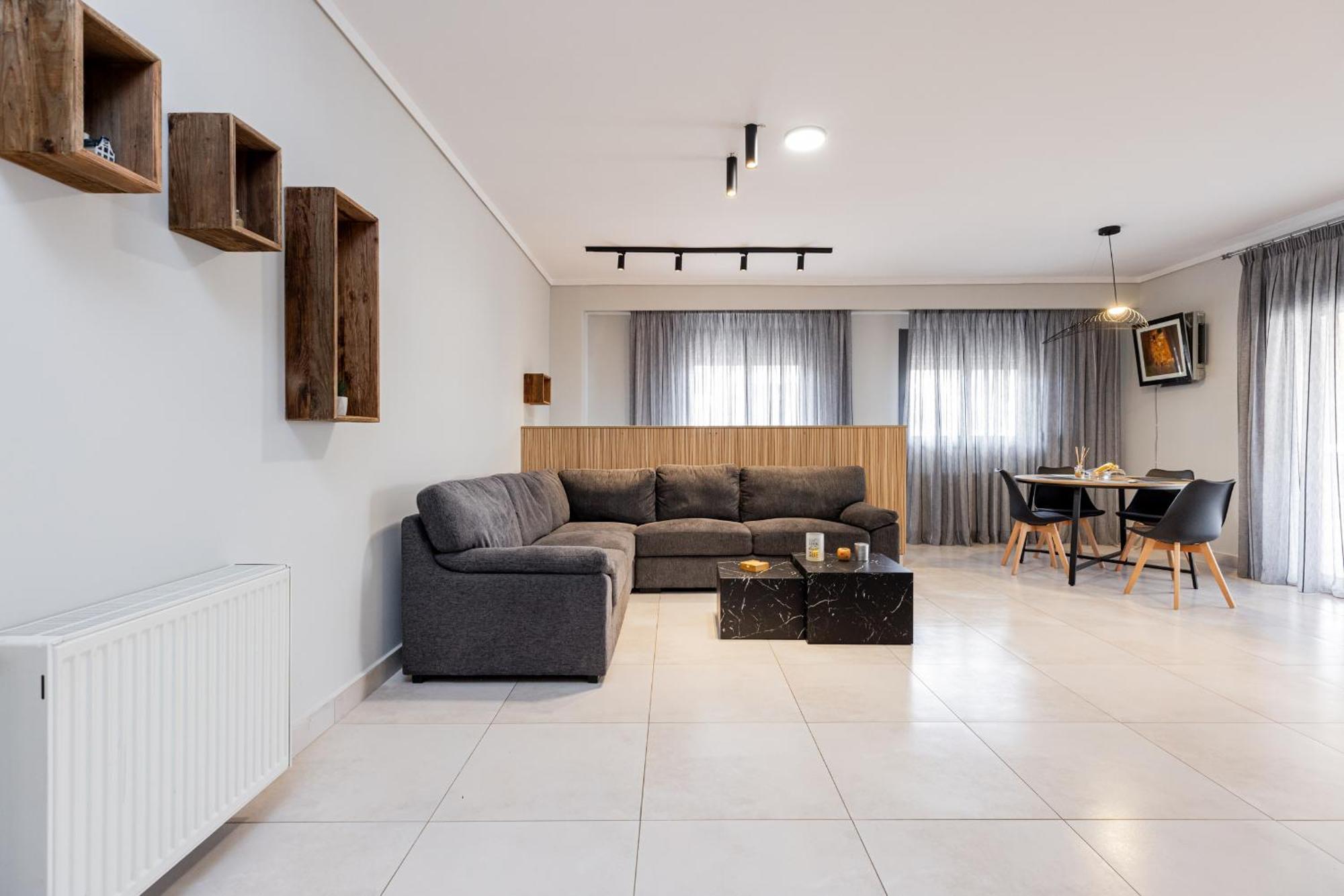 Spacious 3-bedroom With Wifi, Ac In Charming Kalamaria - Mountain View Apartment Thessaloniki