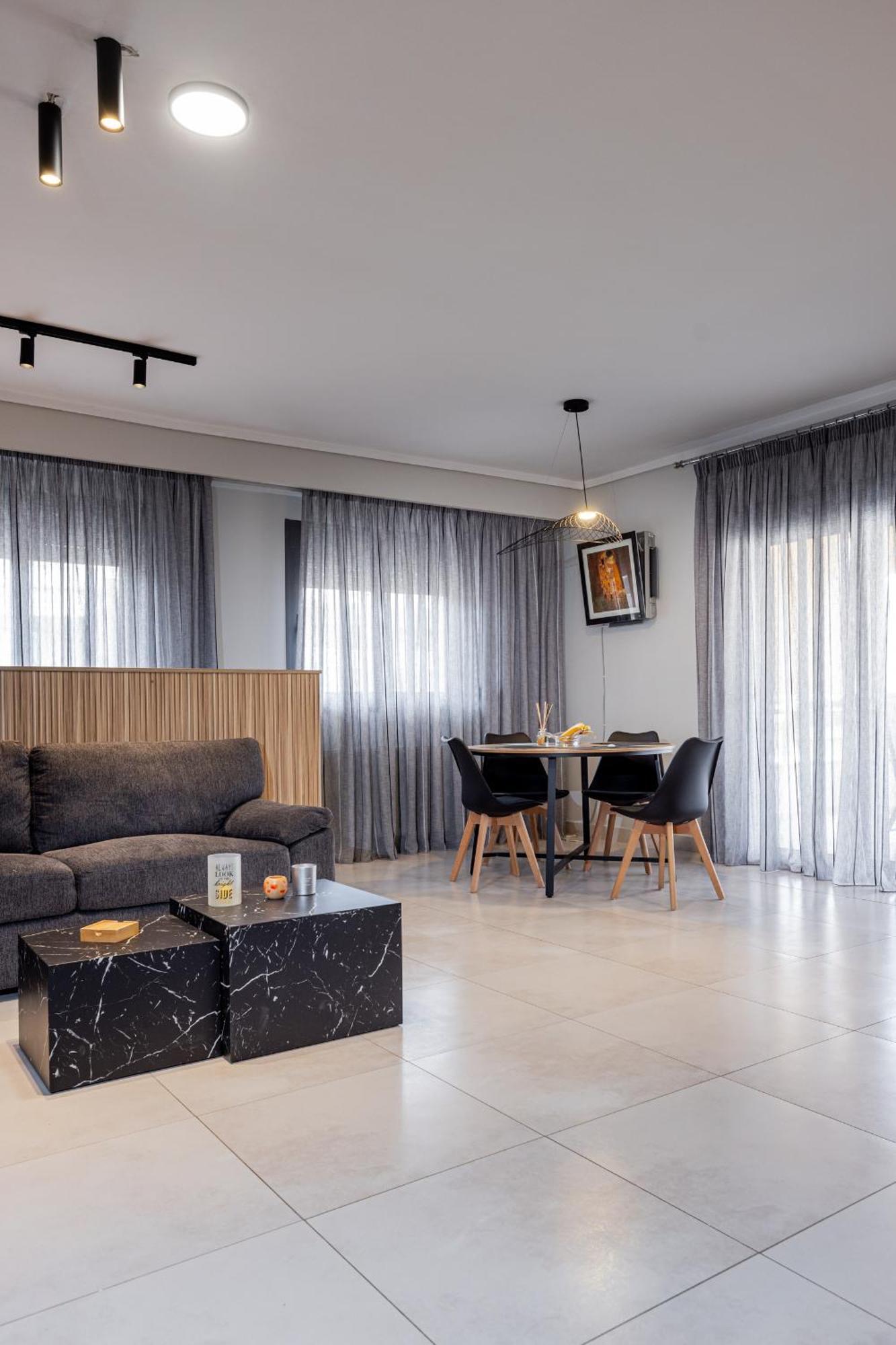 Spacious 3-bedroom With Wifi, Ac In Charming Kalamaria - Mountain View