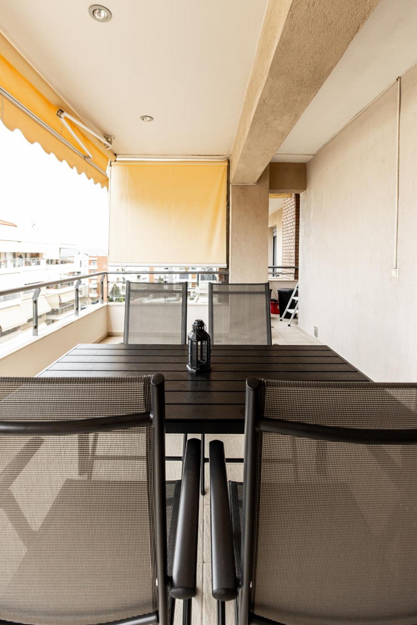 Spacious 3-bedroom With Wifi, Ac In Charming Kalamaria - Mountain View Apartment *