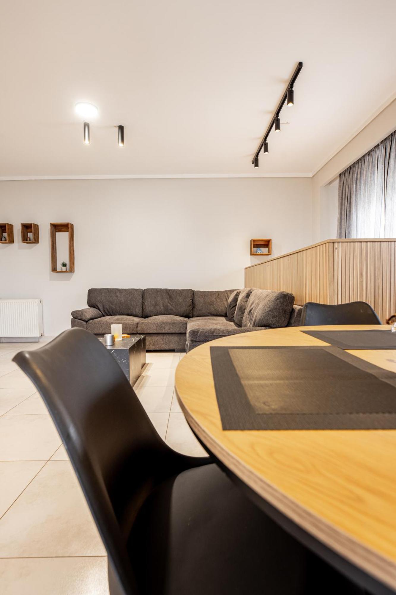 Apartment Spacious 3-bedroom With Wifi, Ac In Charming Kalamaria - Mountain View *