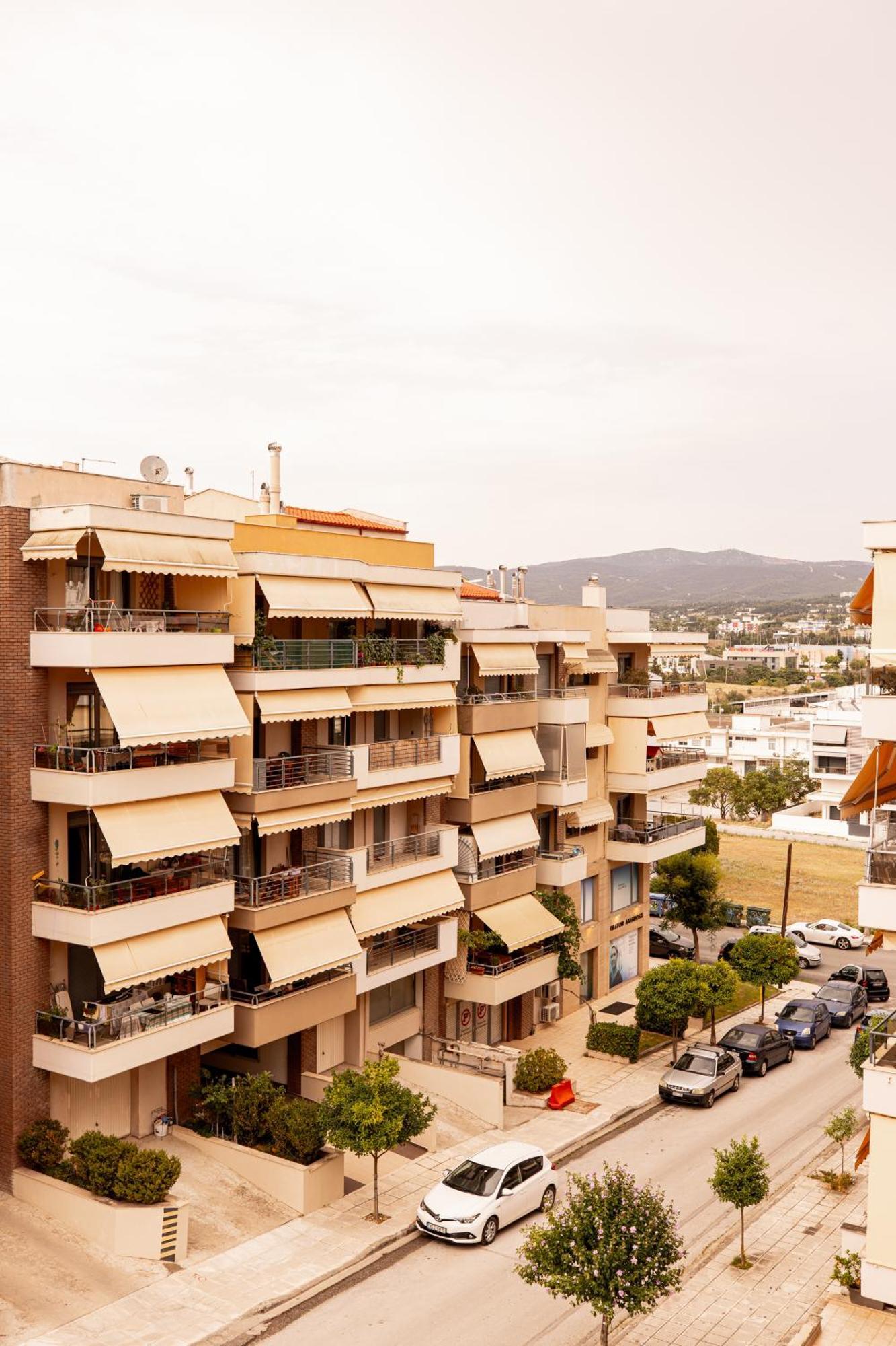 Spacious 3-bedroom With Wifi, Ac In Charming Kalamaria - Mountain View Apartment Thessaloniki