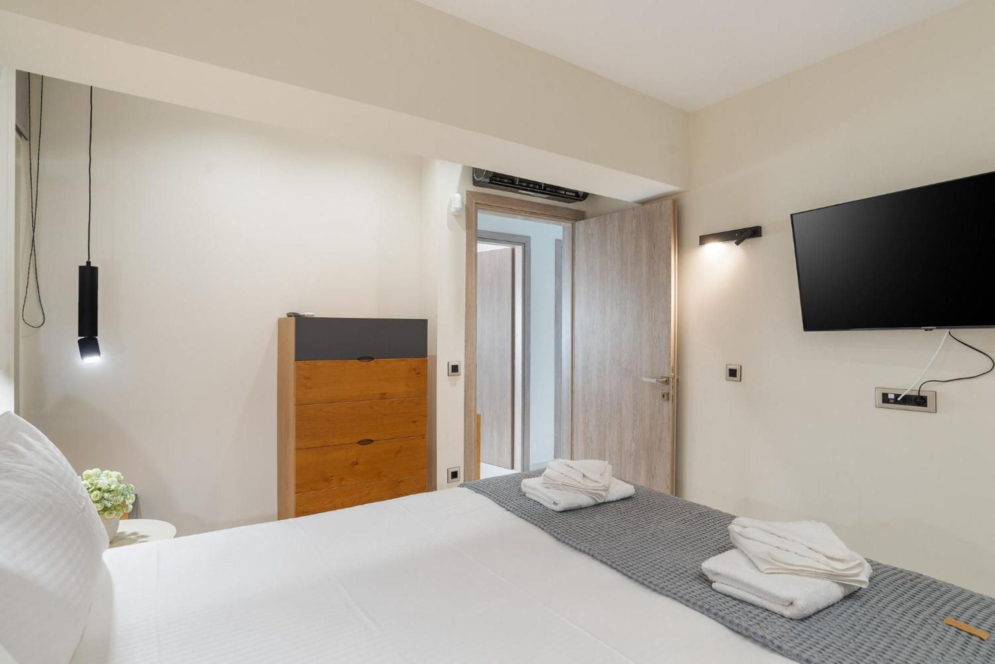 Apartment Seagull Luxury Next To The Sea - By Apokornas