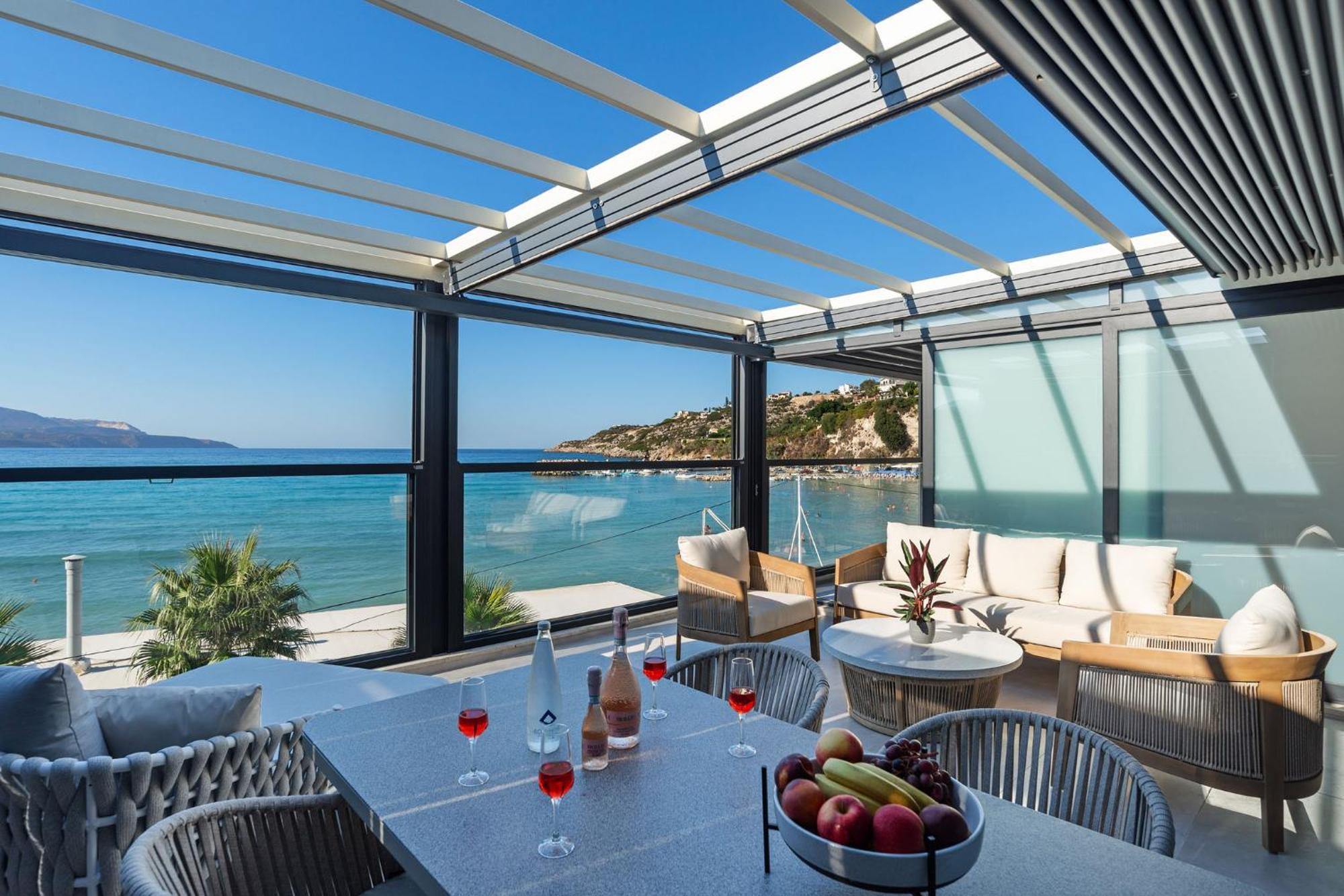Apartment Seagull Luxury Next To The Sea - By Apokornas