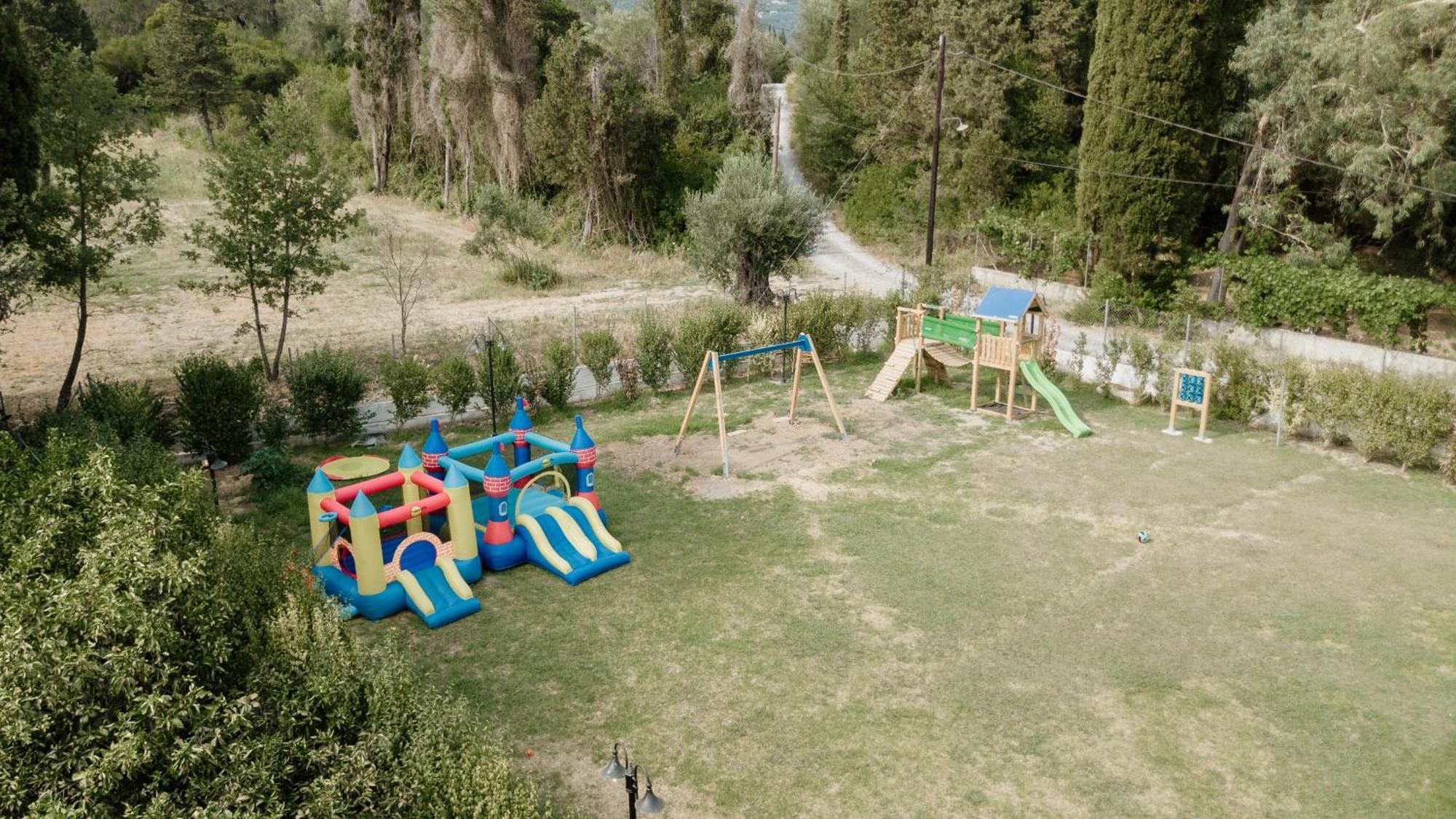 Dominoes Corfu 3*