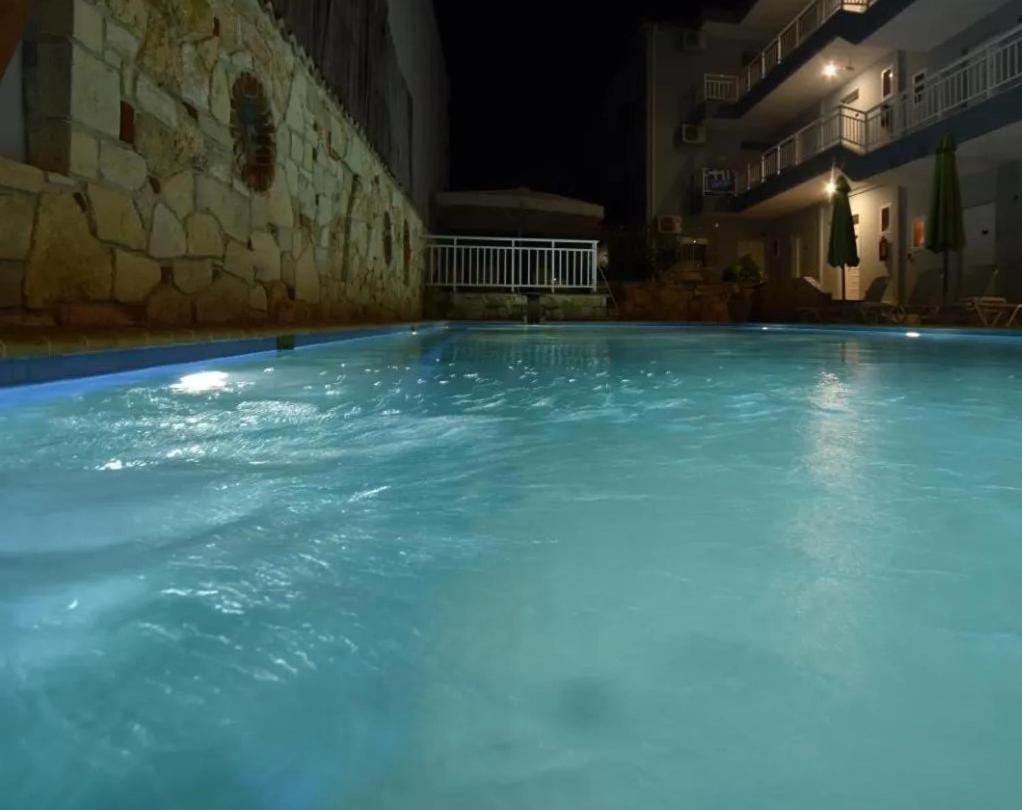 Aparthotel Kiwi Kastle Nea Fokea