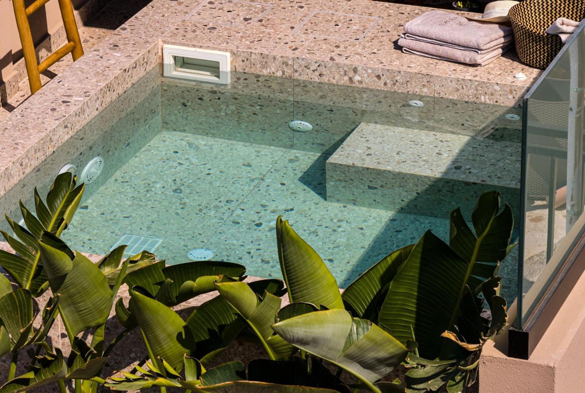 Kaptara Premium Villa, Plunge Pool & Jacuzzis Villa Koutouloufari (Crete)