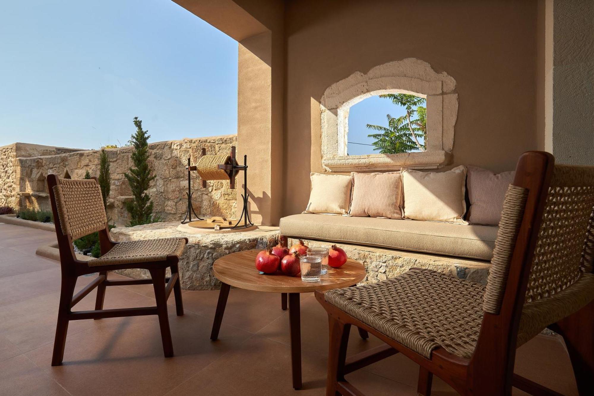 Kaptara Premium Villa, Plunge Pool & Jacuzzis Villa