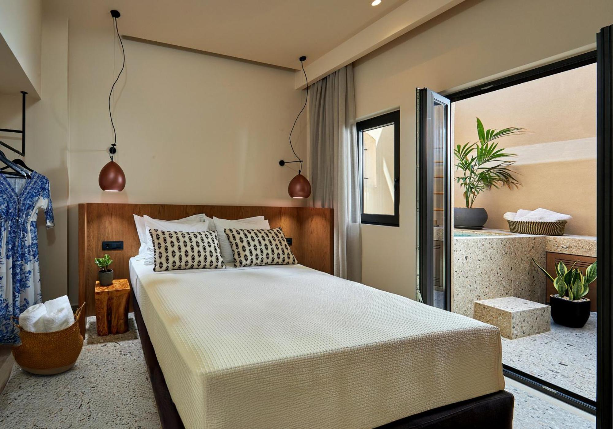 Kaptara Premium Villa, Plunge Pool & Jacuzzis Villa *