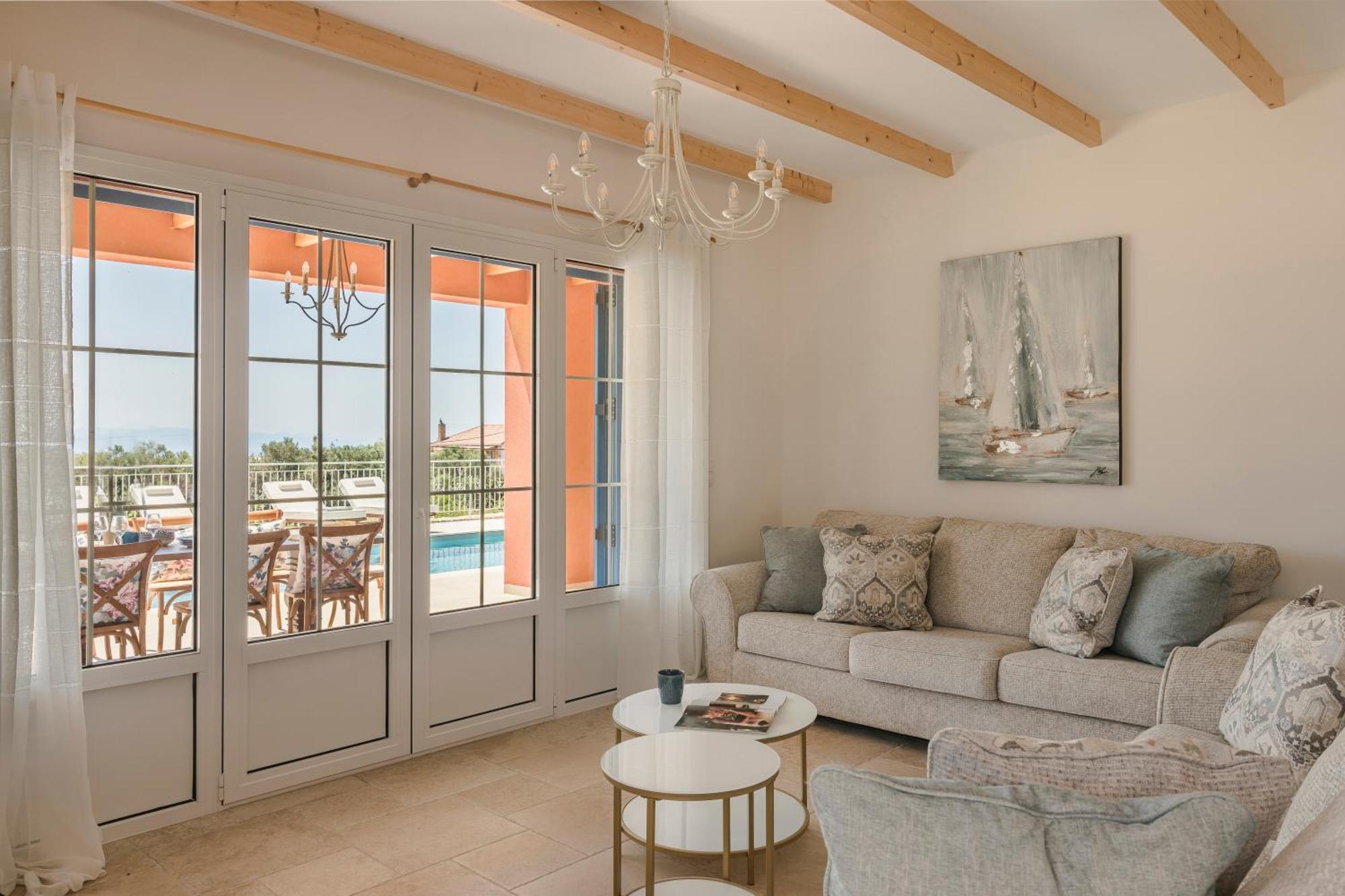 Annino In Village With Private Pool!