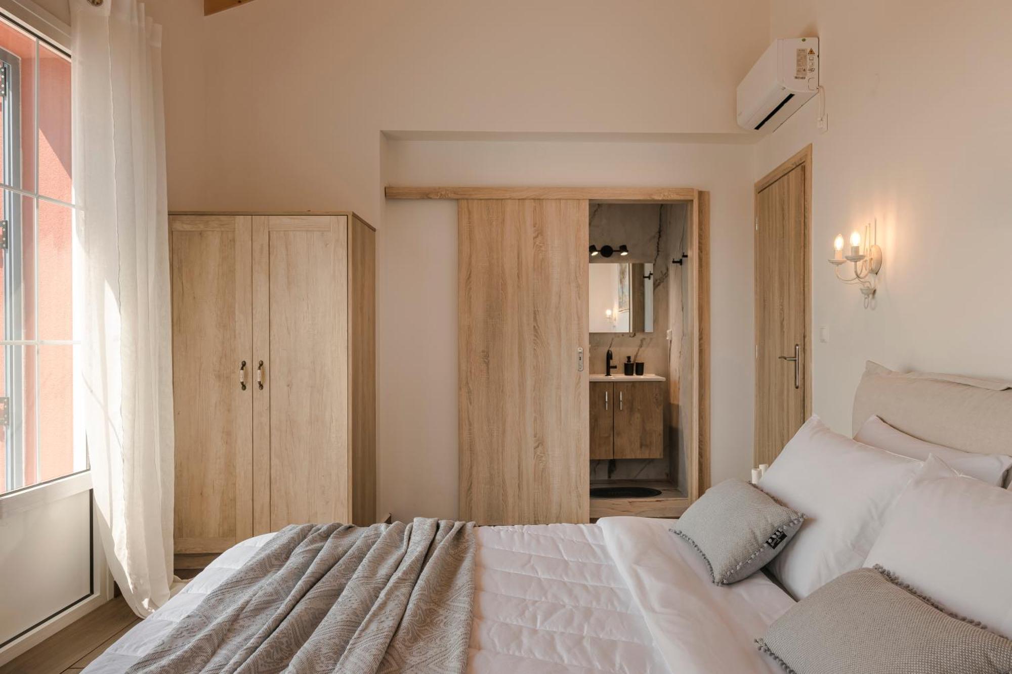 Villa Annino In Village With Private Pool! Karavados