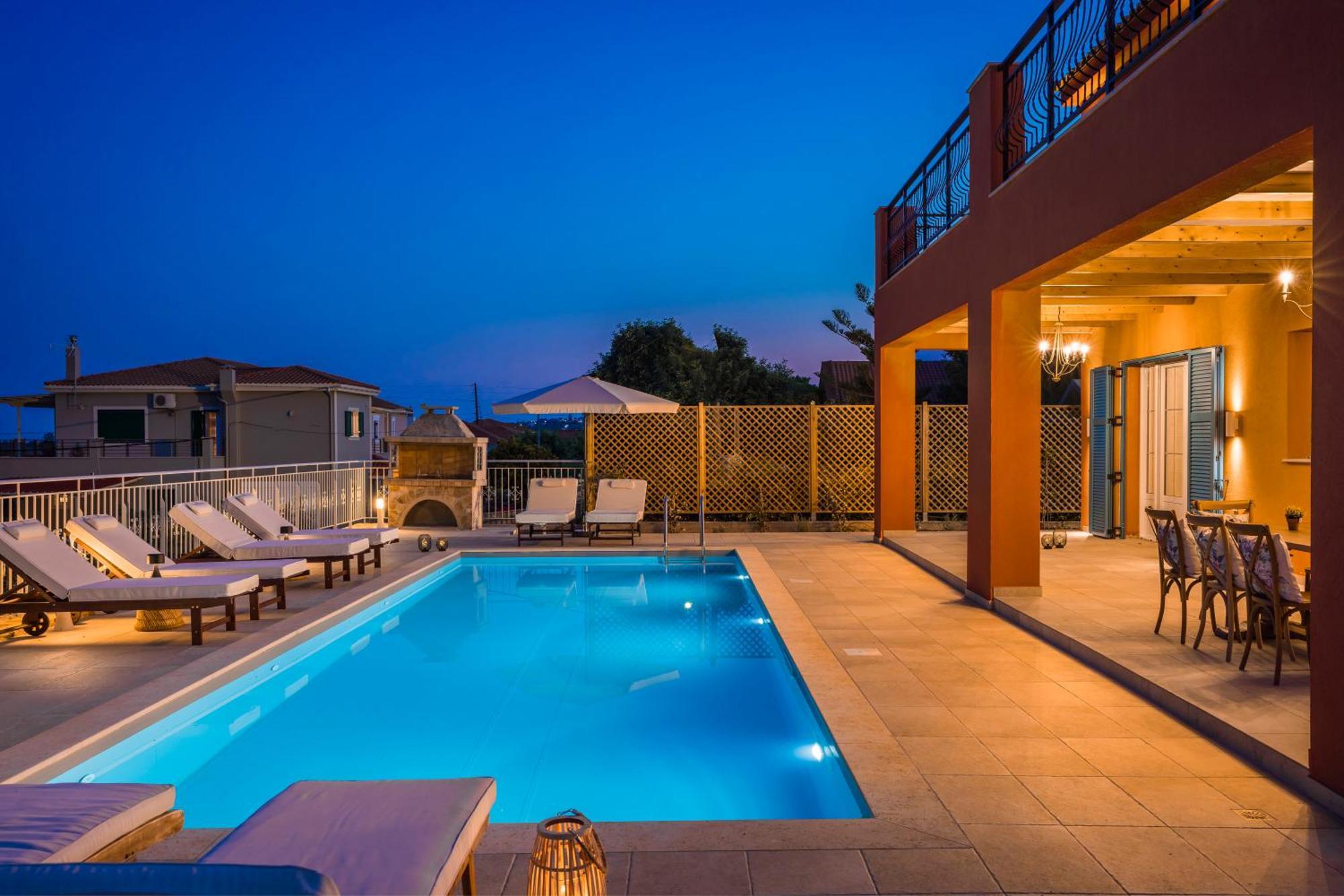 Annino In Village With Private Pool!