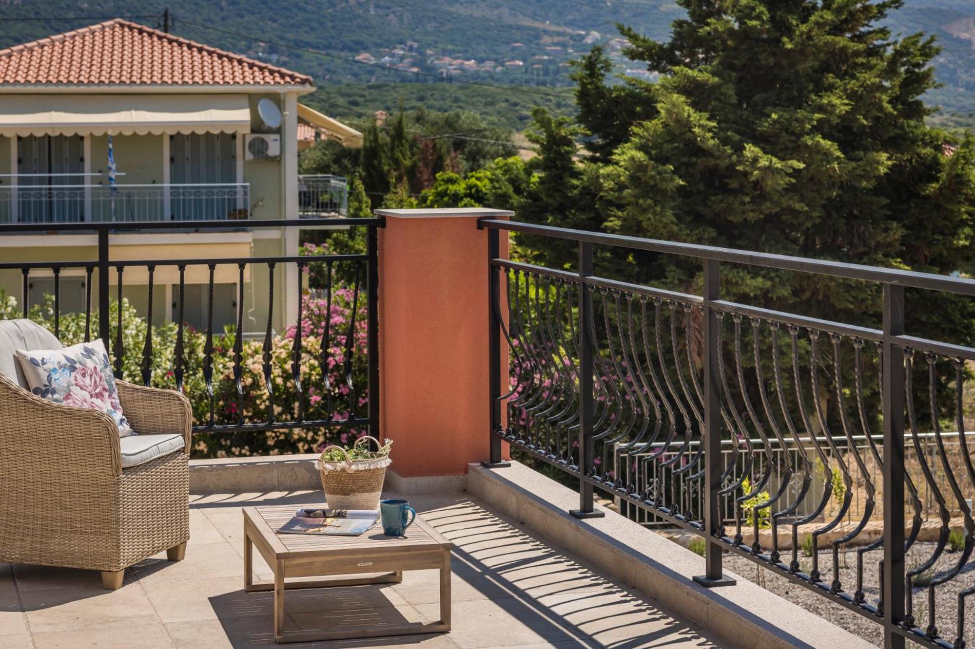 Villa Annino In Village With Private Pool! Karavados