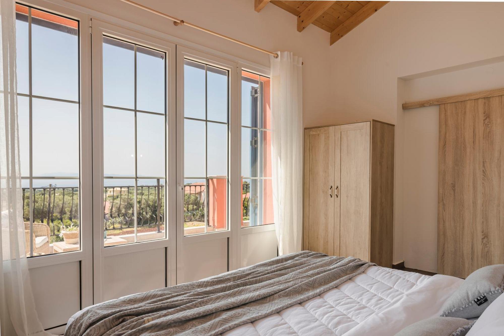 Annino In Village With Private Pool!