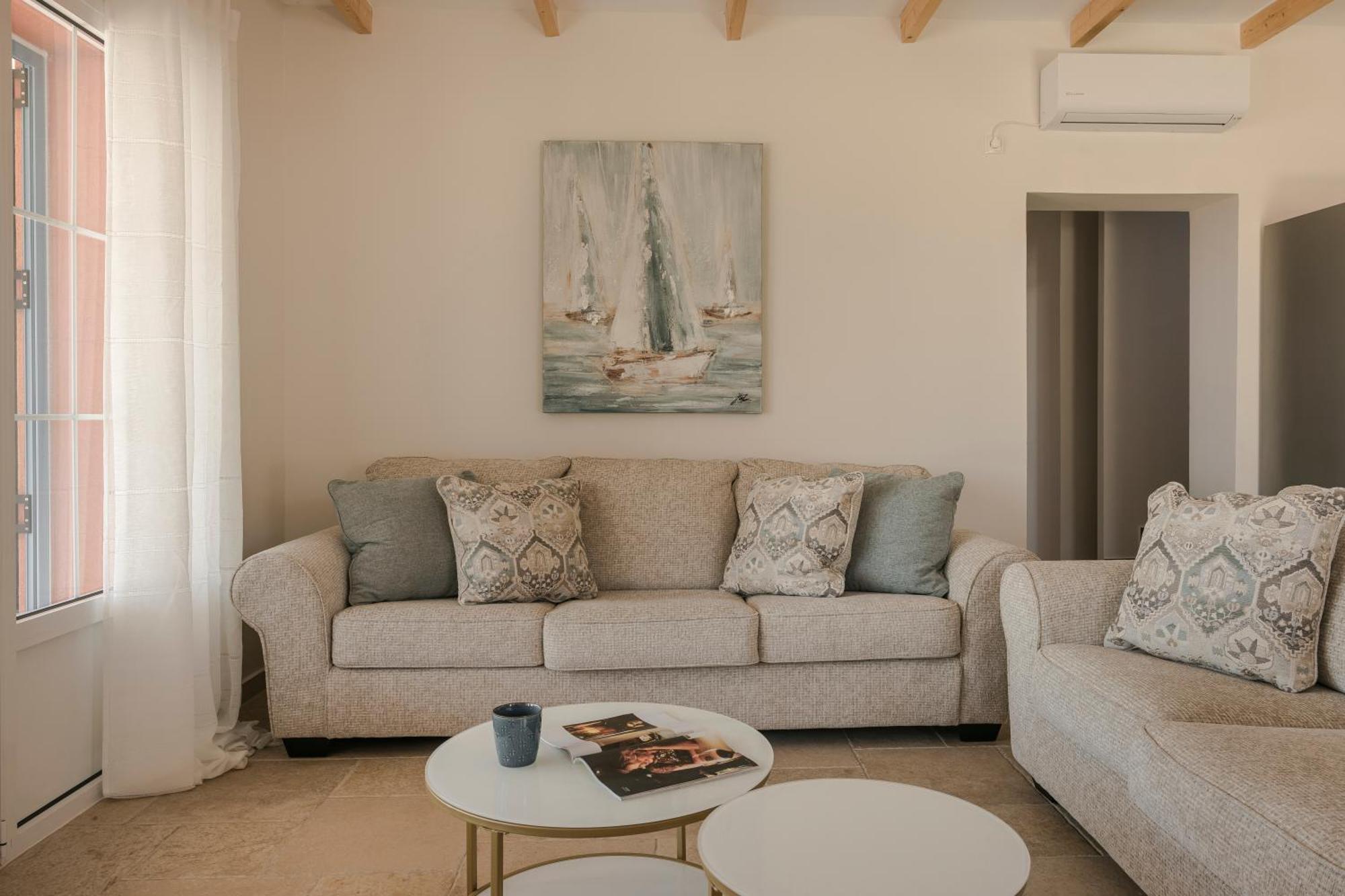 Villa Annino In Village With Private Pool! Karavados