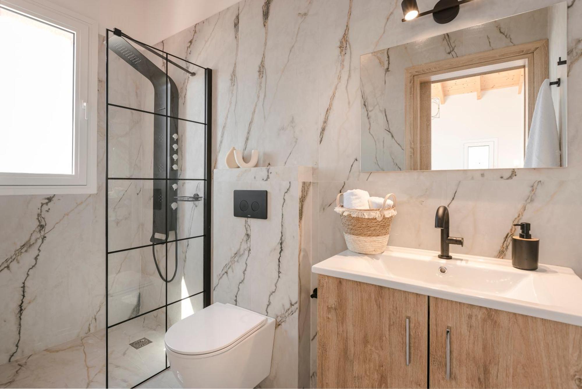 Annino In Village With Private Pool!