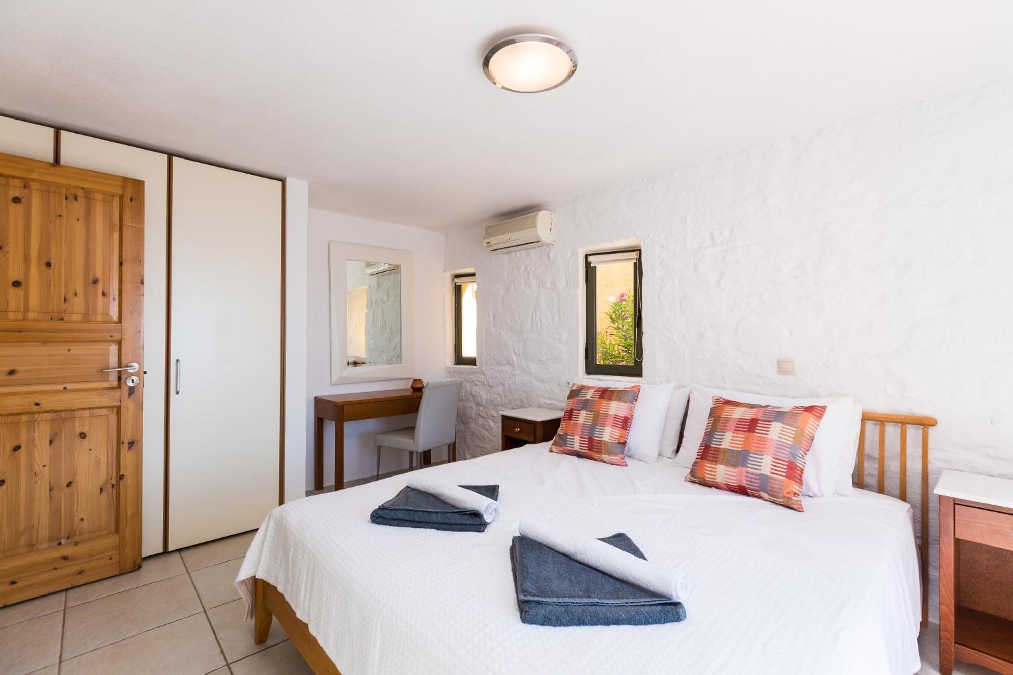 Yellow Dream Villa Chorafakia