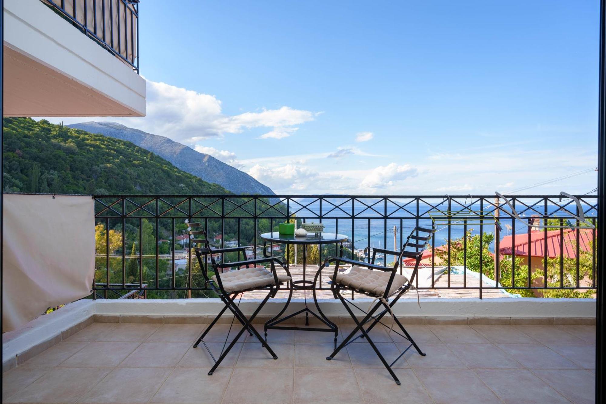 Giannatos' Studios Apartment Poros (Kefalonia)