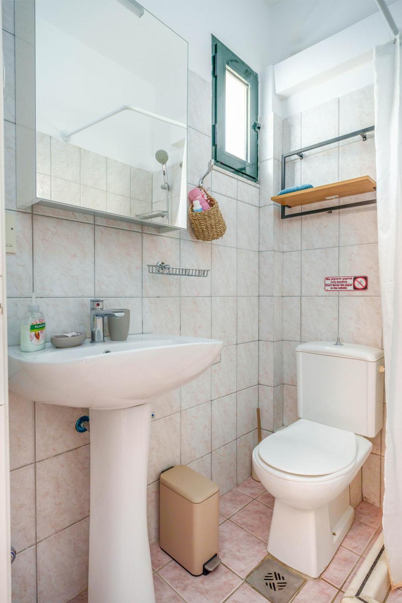 Giannatos' Studios Apartment