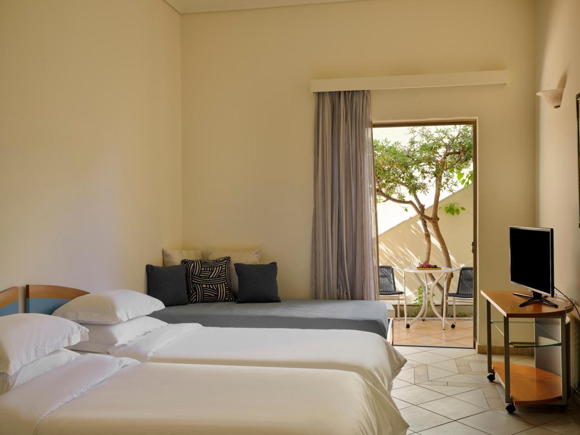 Atlantica Yakinthos Hotel 3*