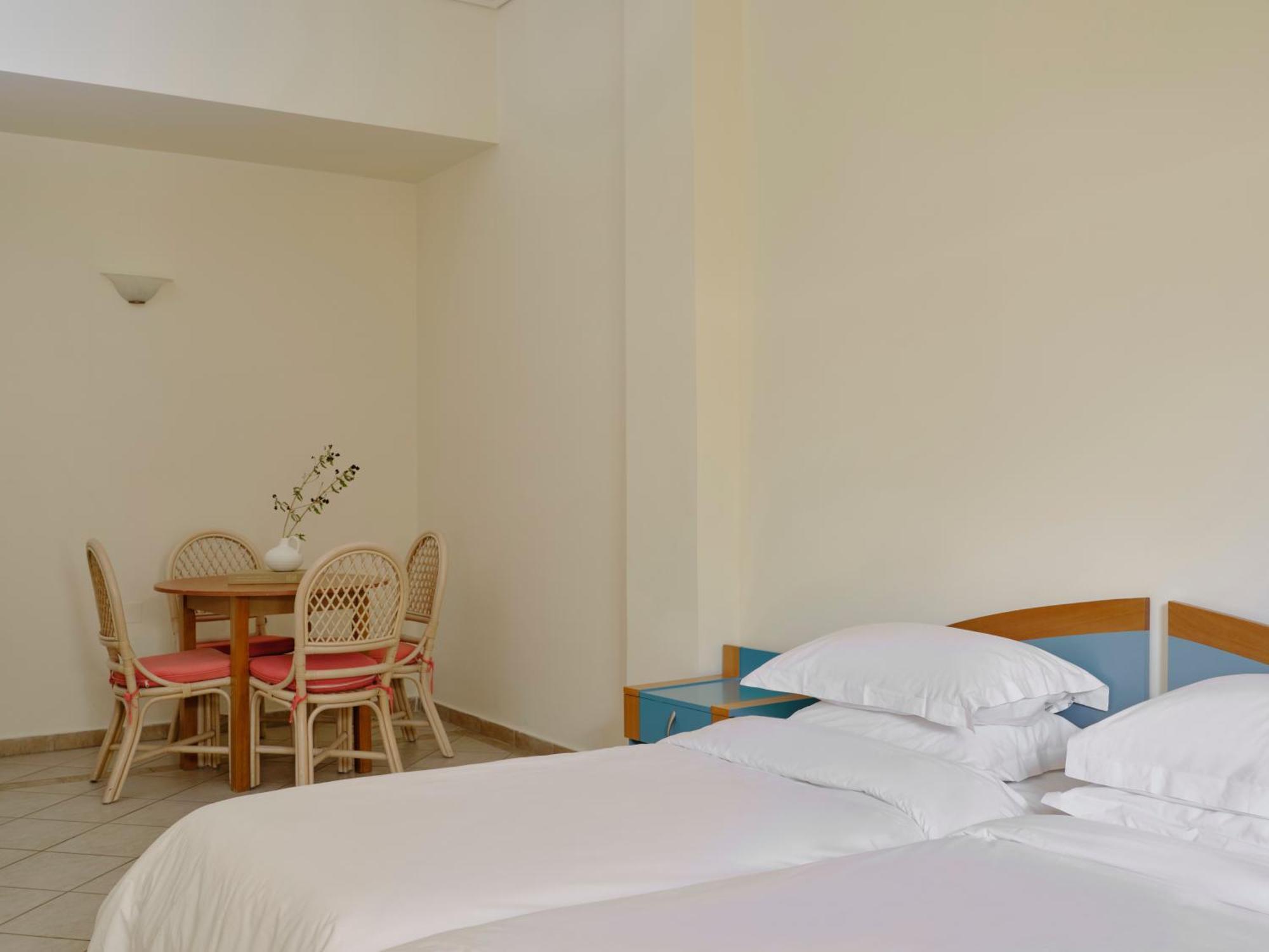 Hotel Atlantica Yakinthos 3*