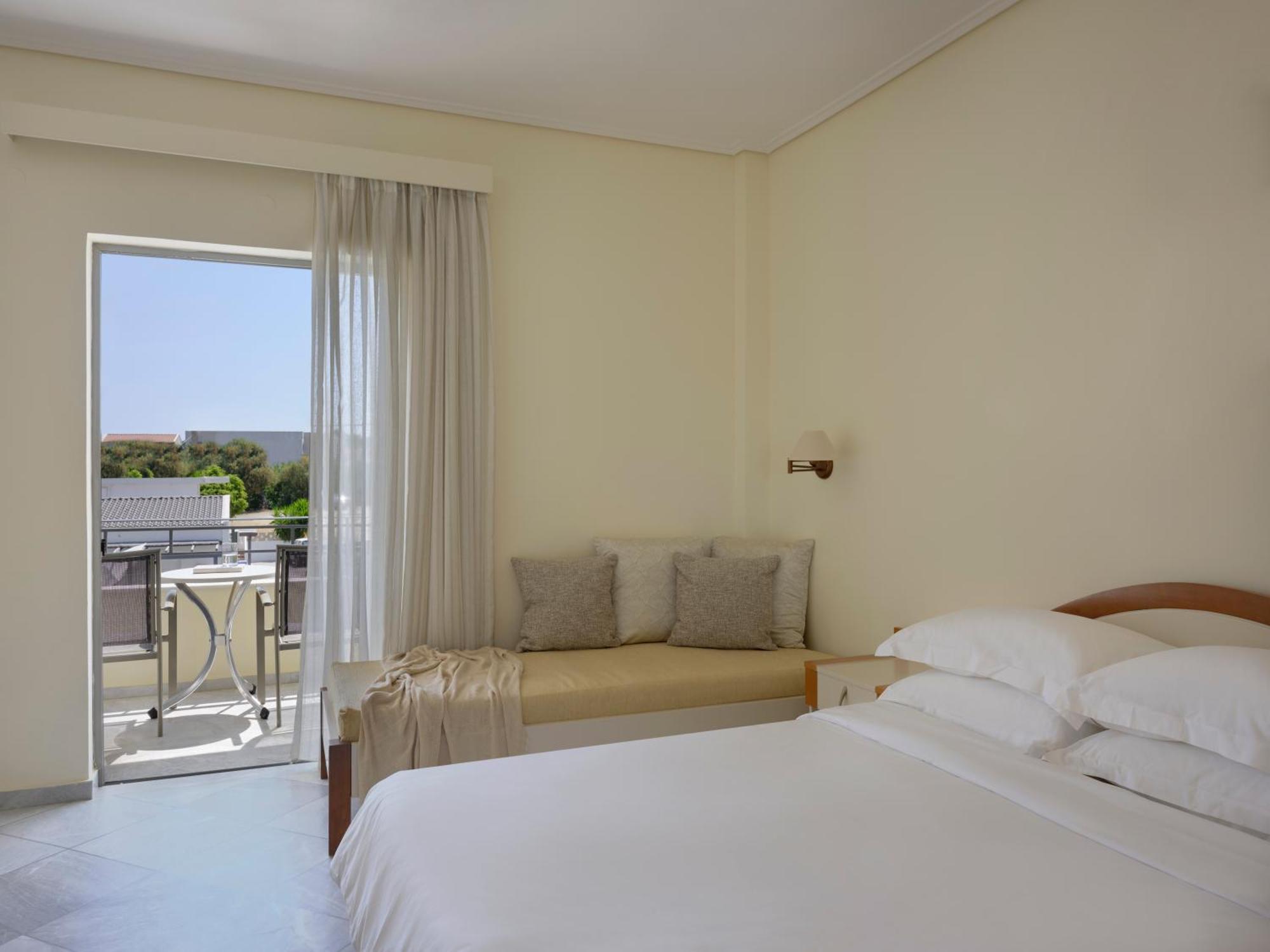 Atlantica Yakinthos Hotel 3*
