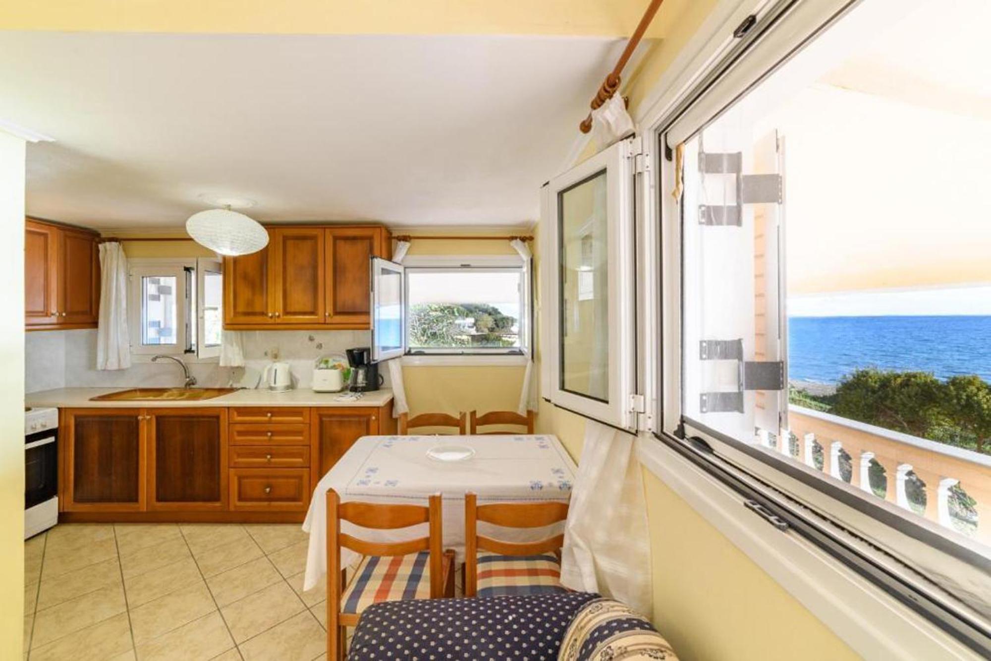 Apartment House Tolis - *