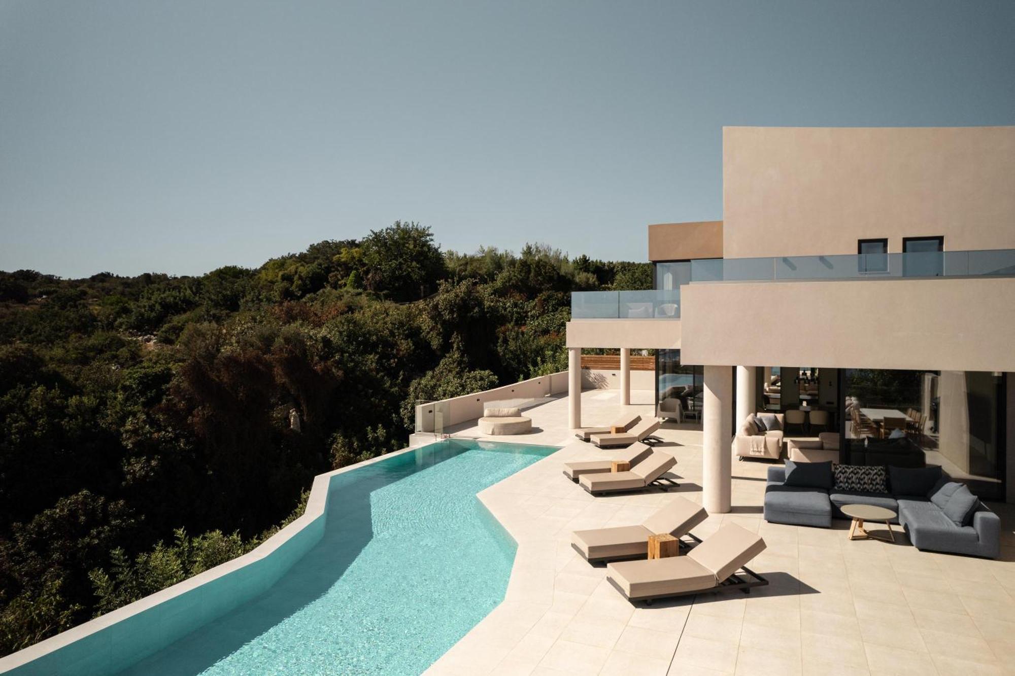 Aerial - Sea & Gaze With Daily Housekeeping By Etouri *