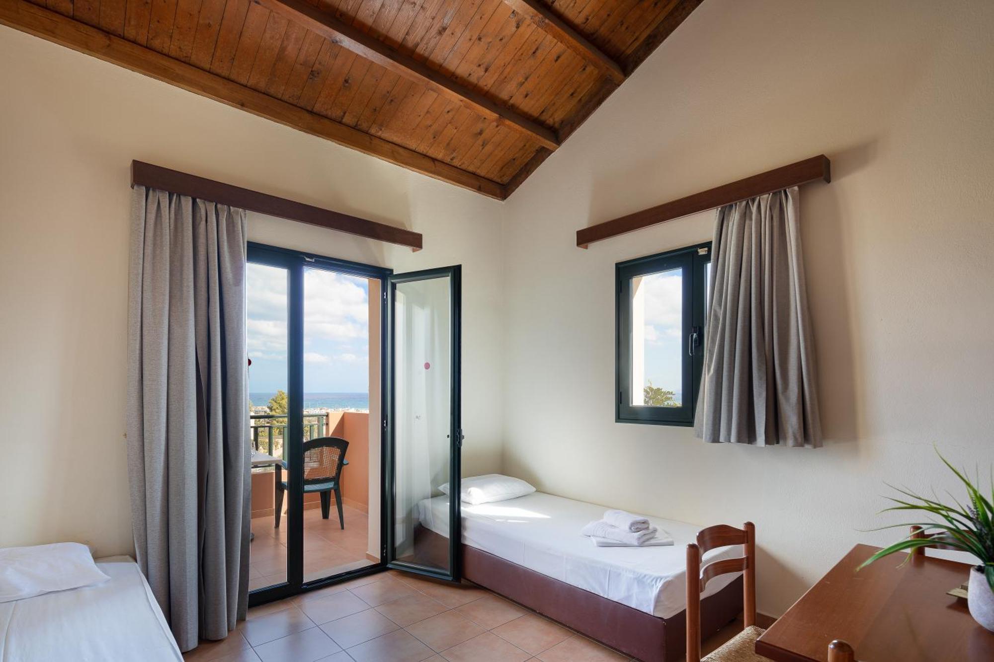 Dia Aparthotel 3*
