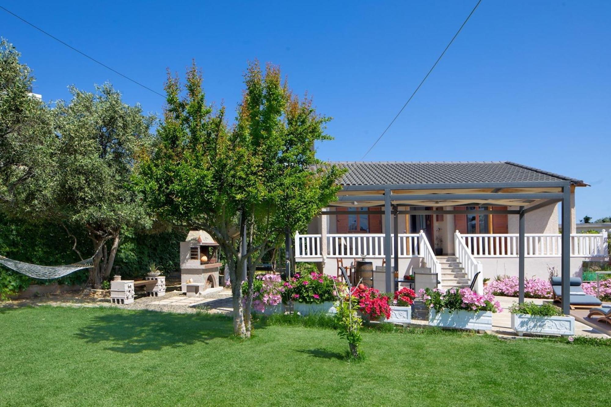 Santy - Gerani Holiday home *