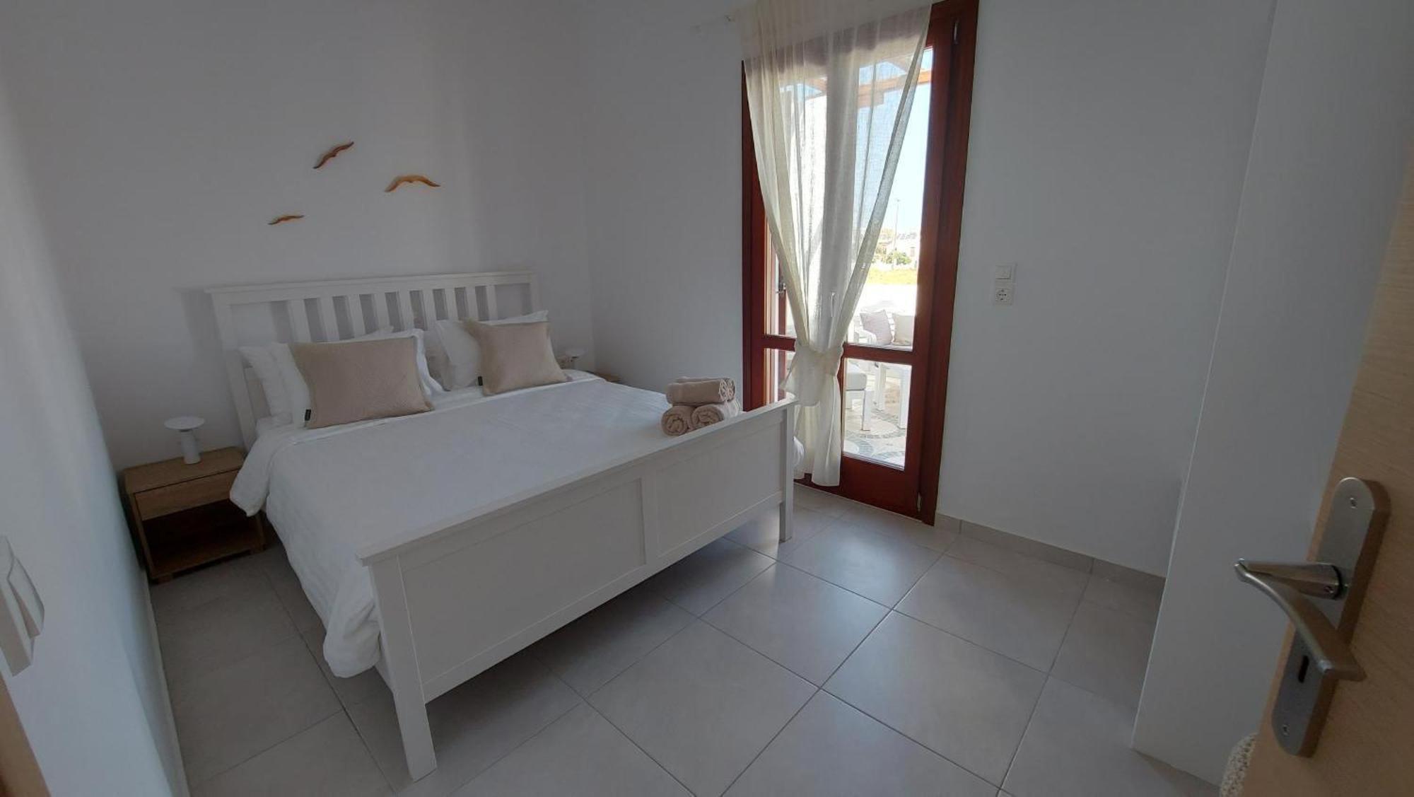 Villa Front Pasithea Monolithos (Santorini)