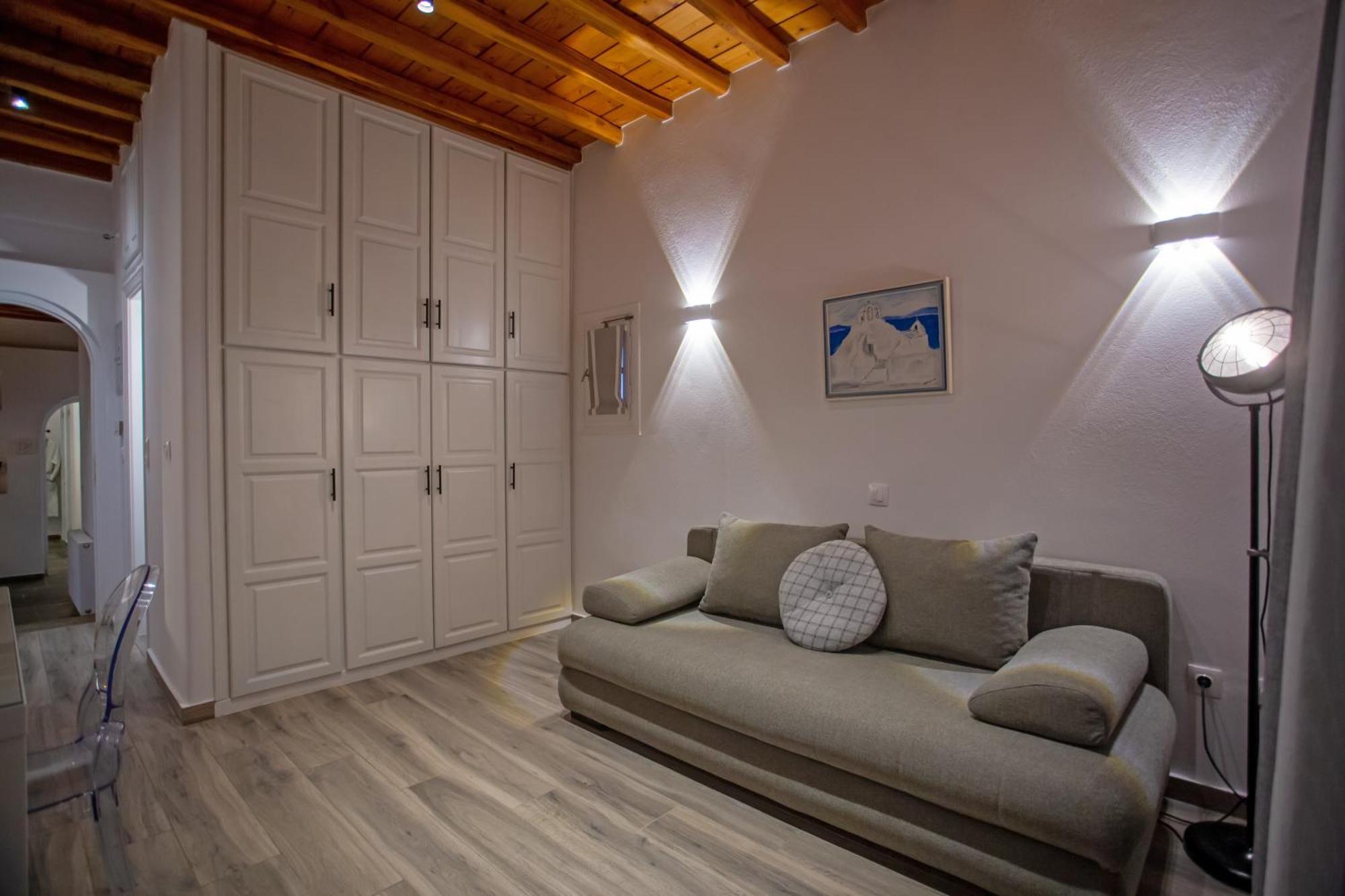 C Mykonos
