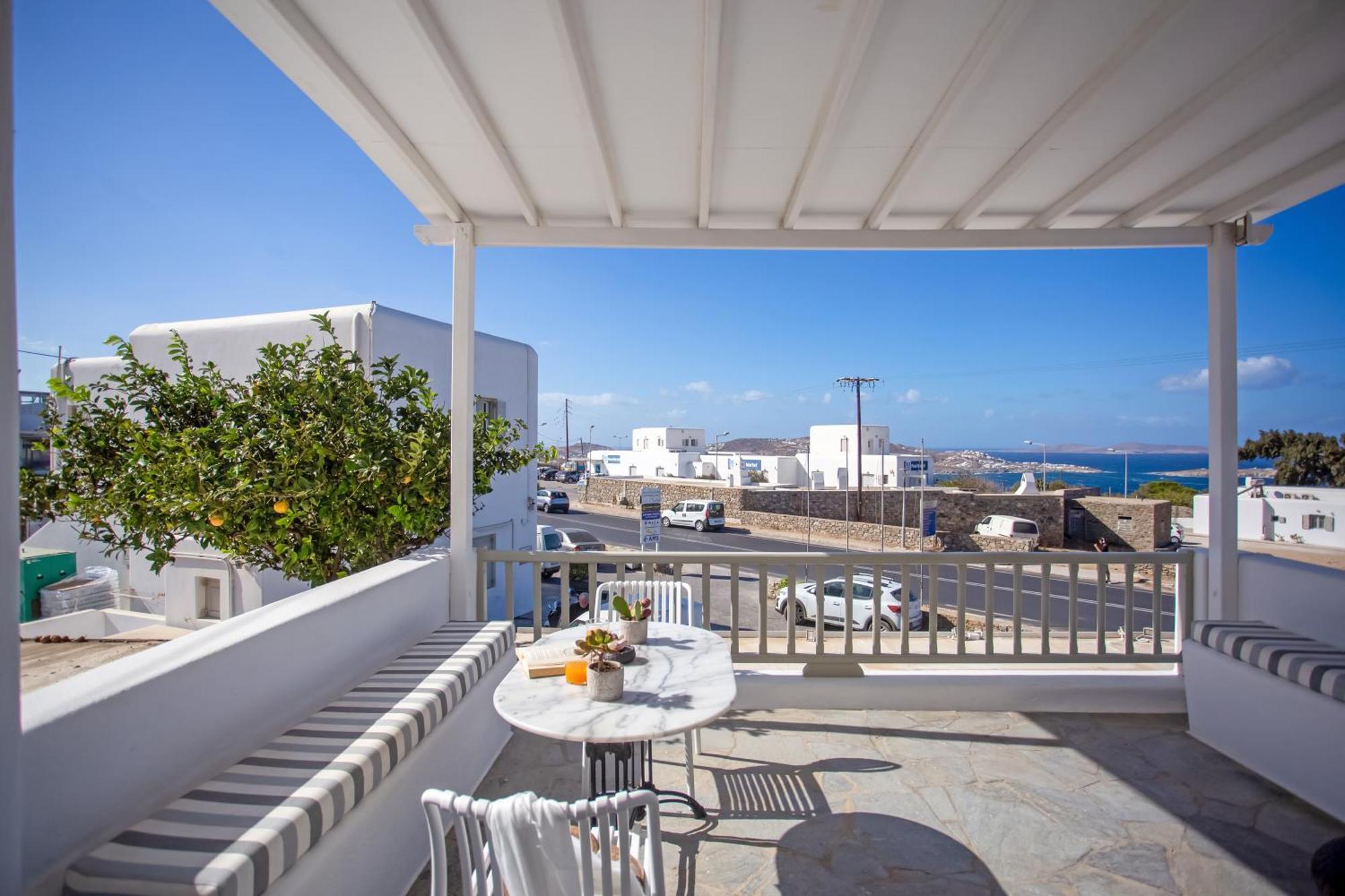 C Mykonos *