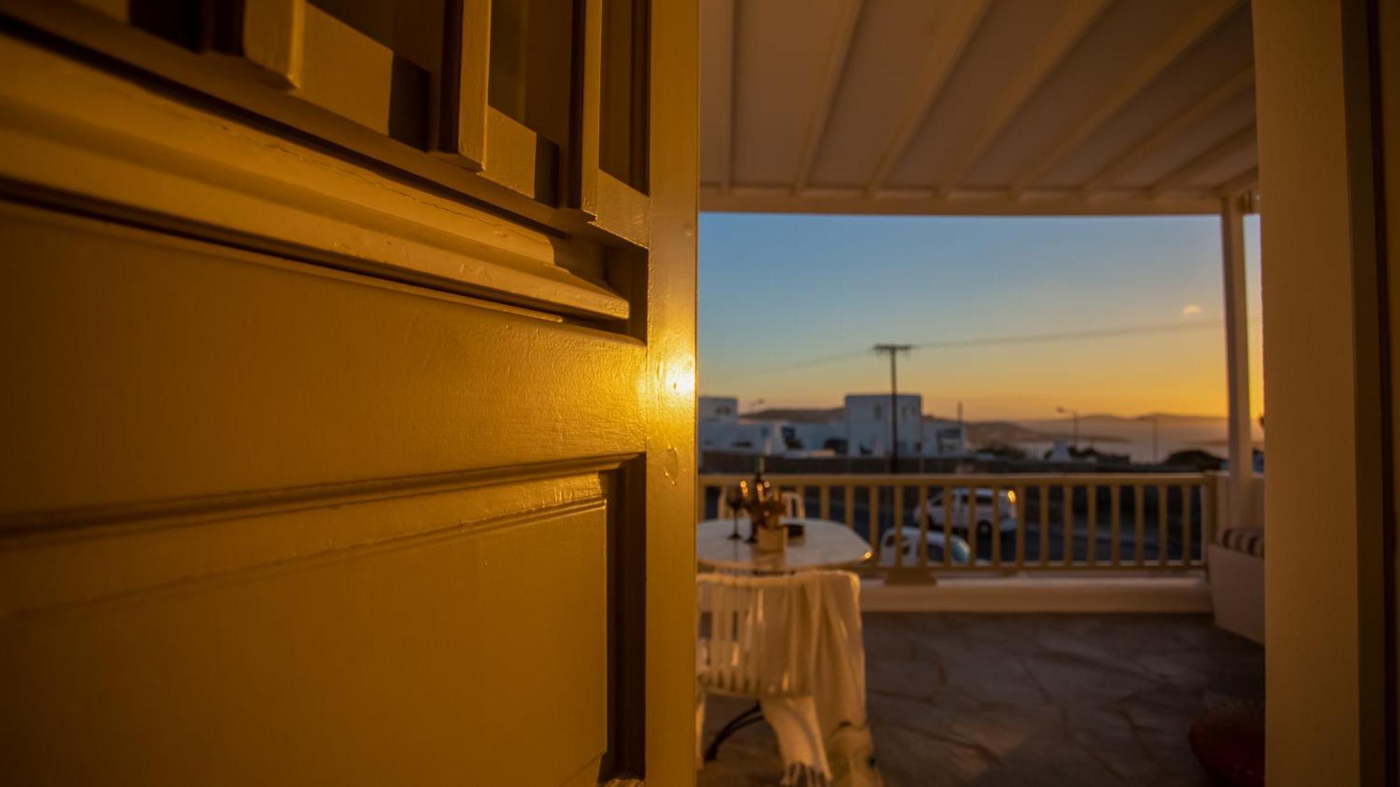 C Mykonos