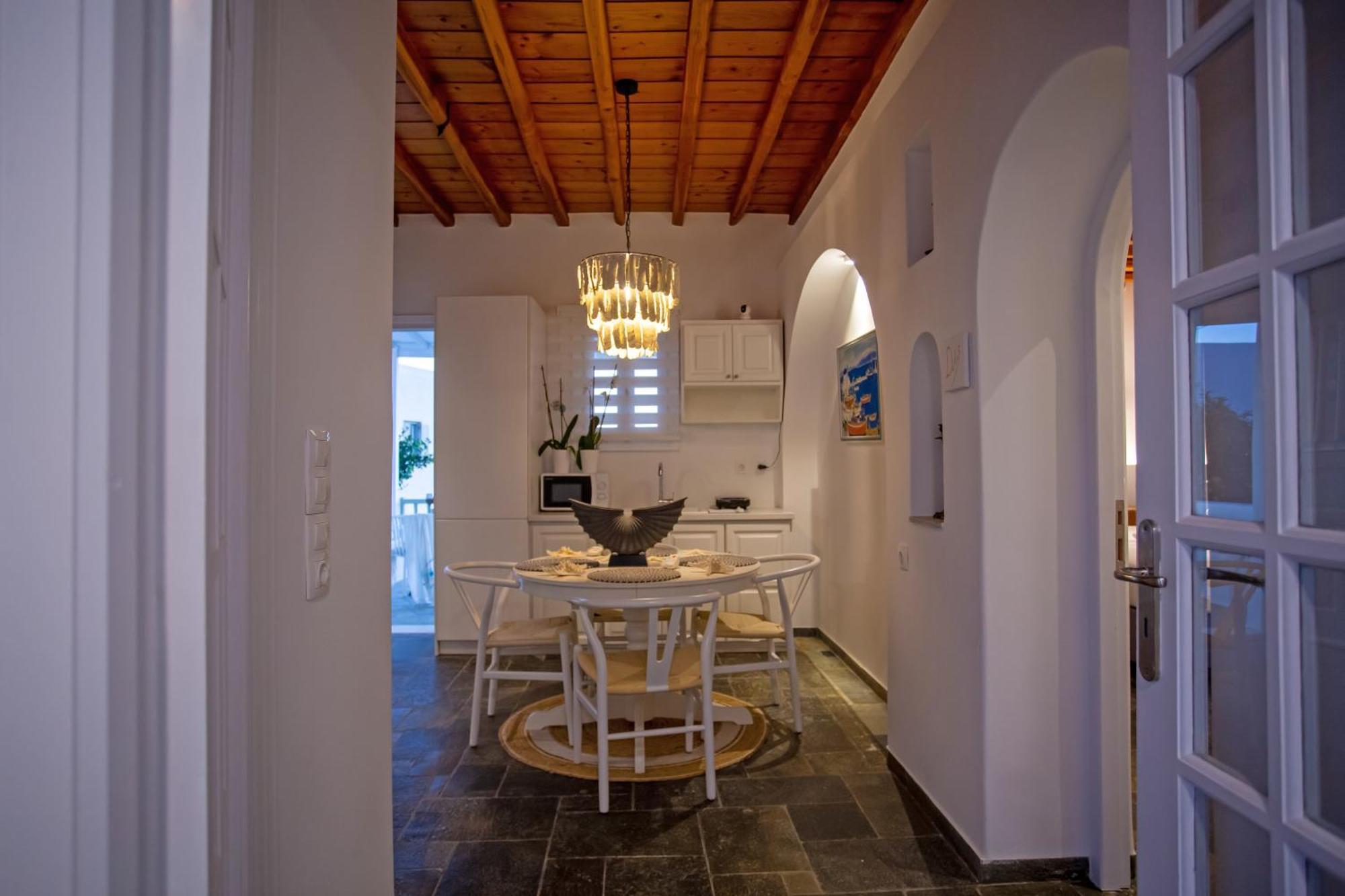 C Mykonos *