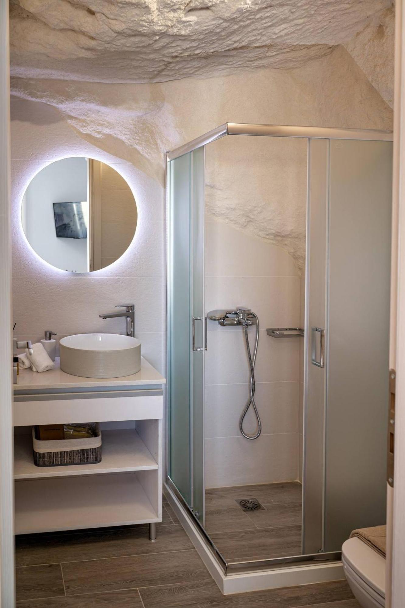 Theasis Luxury Cave House, With Sea & Cave View Villa