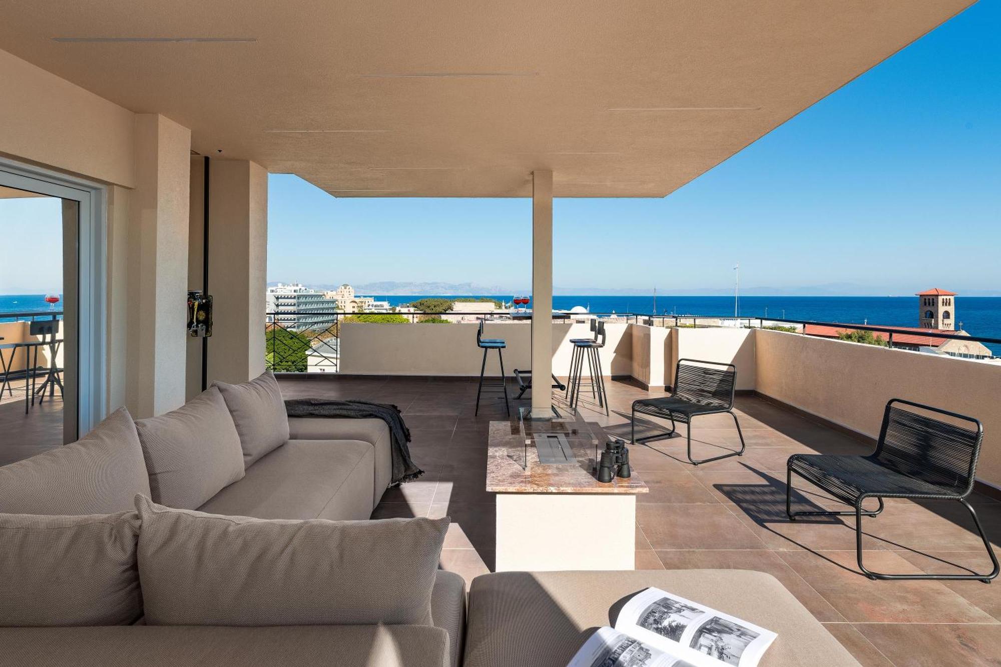 Hamilton Elite Penthouse Apartment *