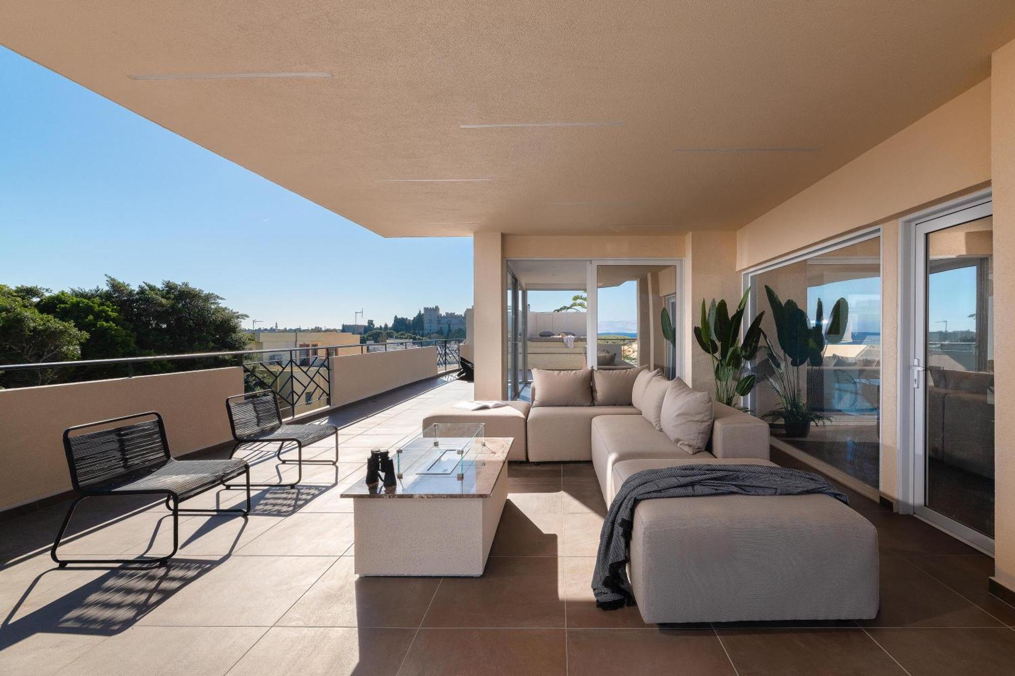 Hamilton Elite Penthouse Rhodes City