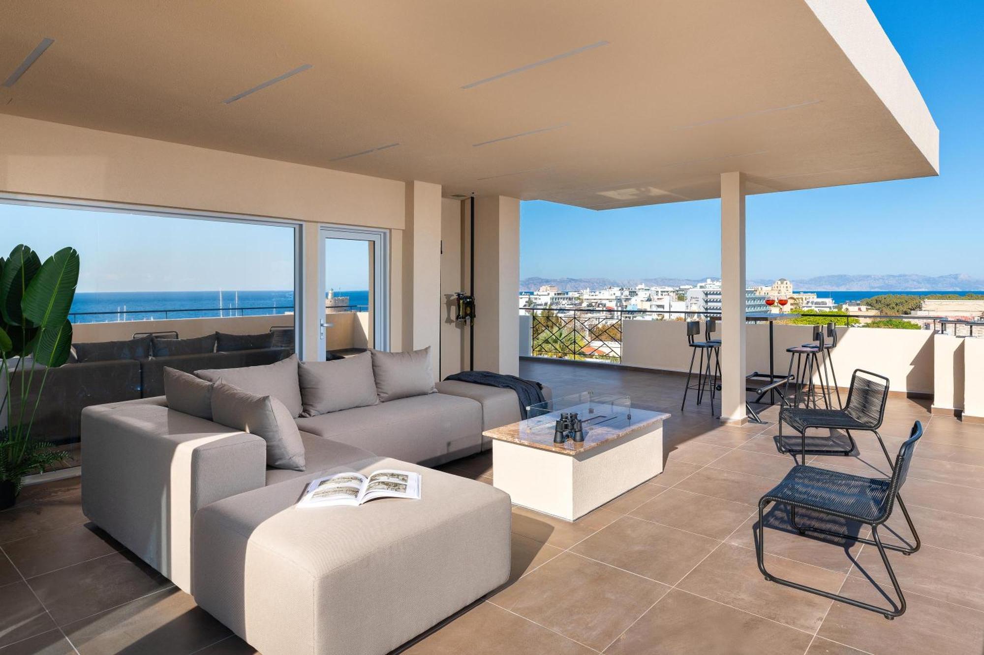 Hamilton Elite Penthouse Apartment *