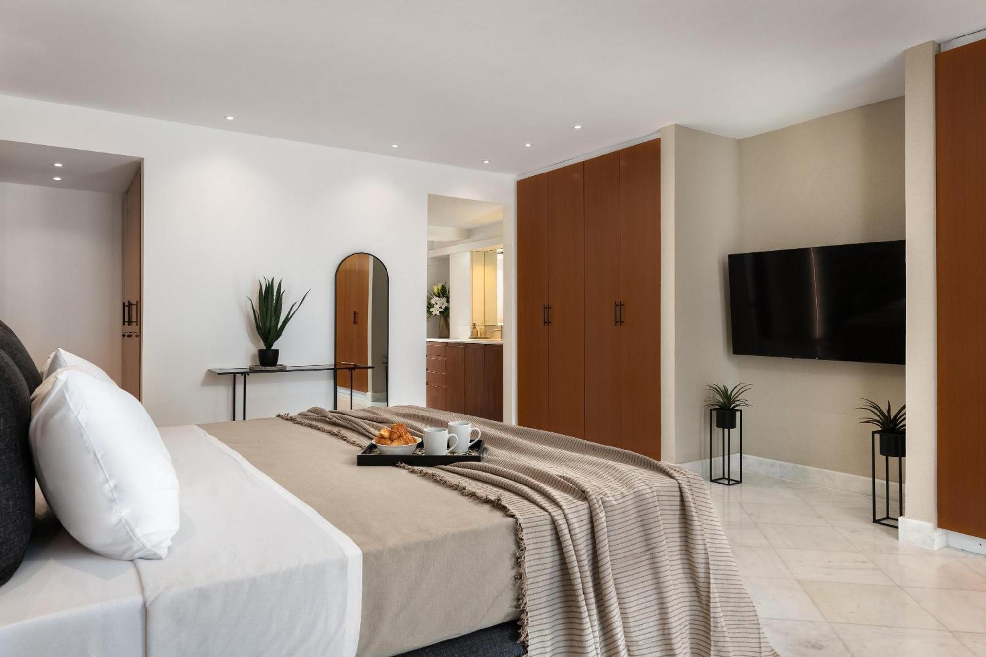 Hamilton Elite Penthouse Apartment