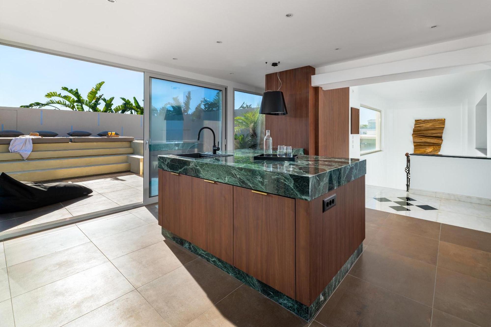 Hamilton Elite Penthouse Rhodes City