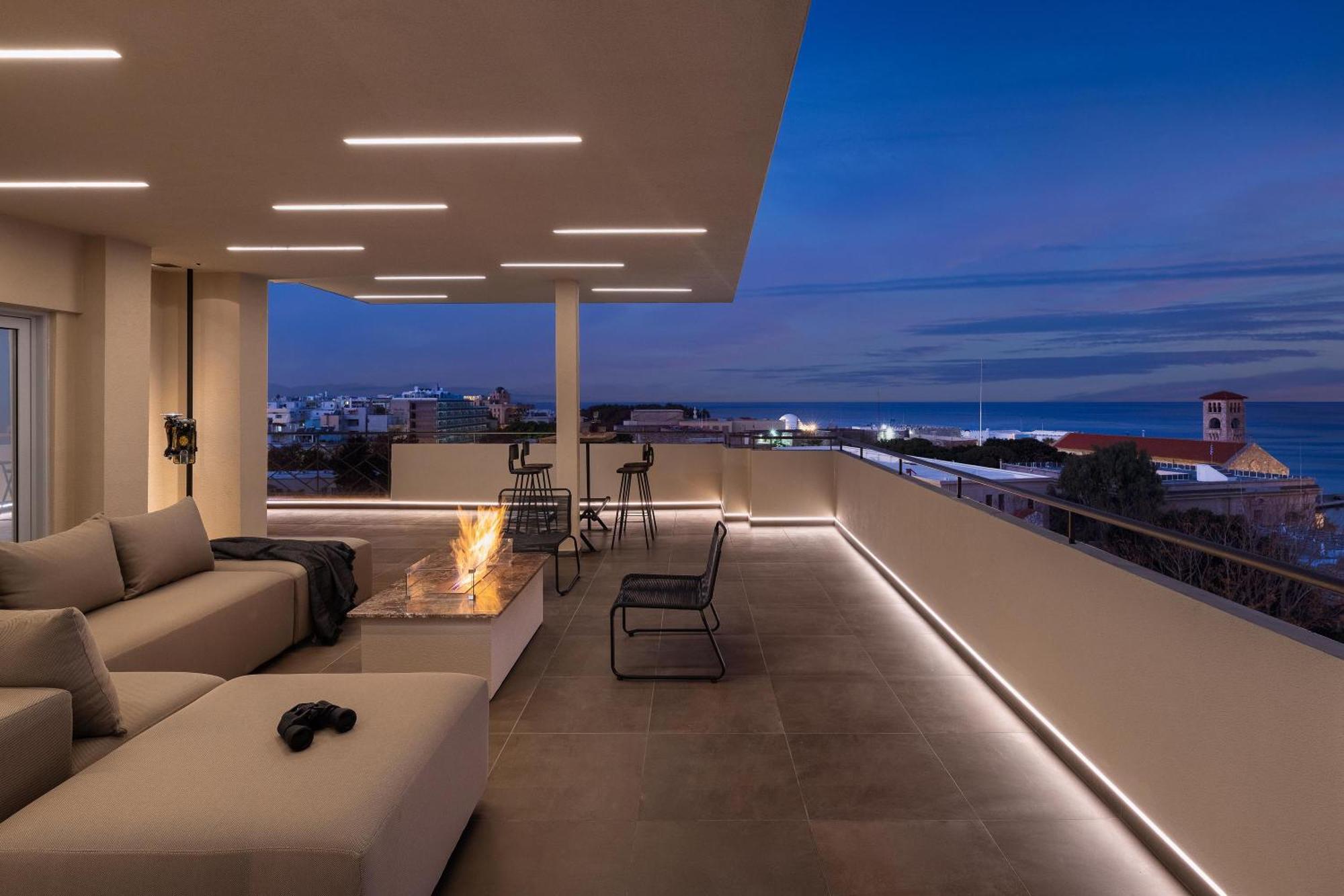 Hamilton Elite Penthouse Apartment