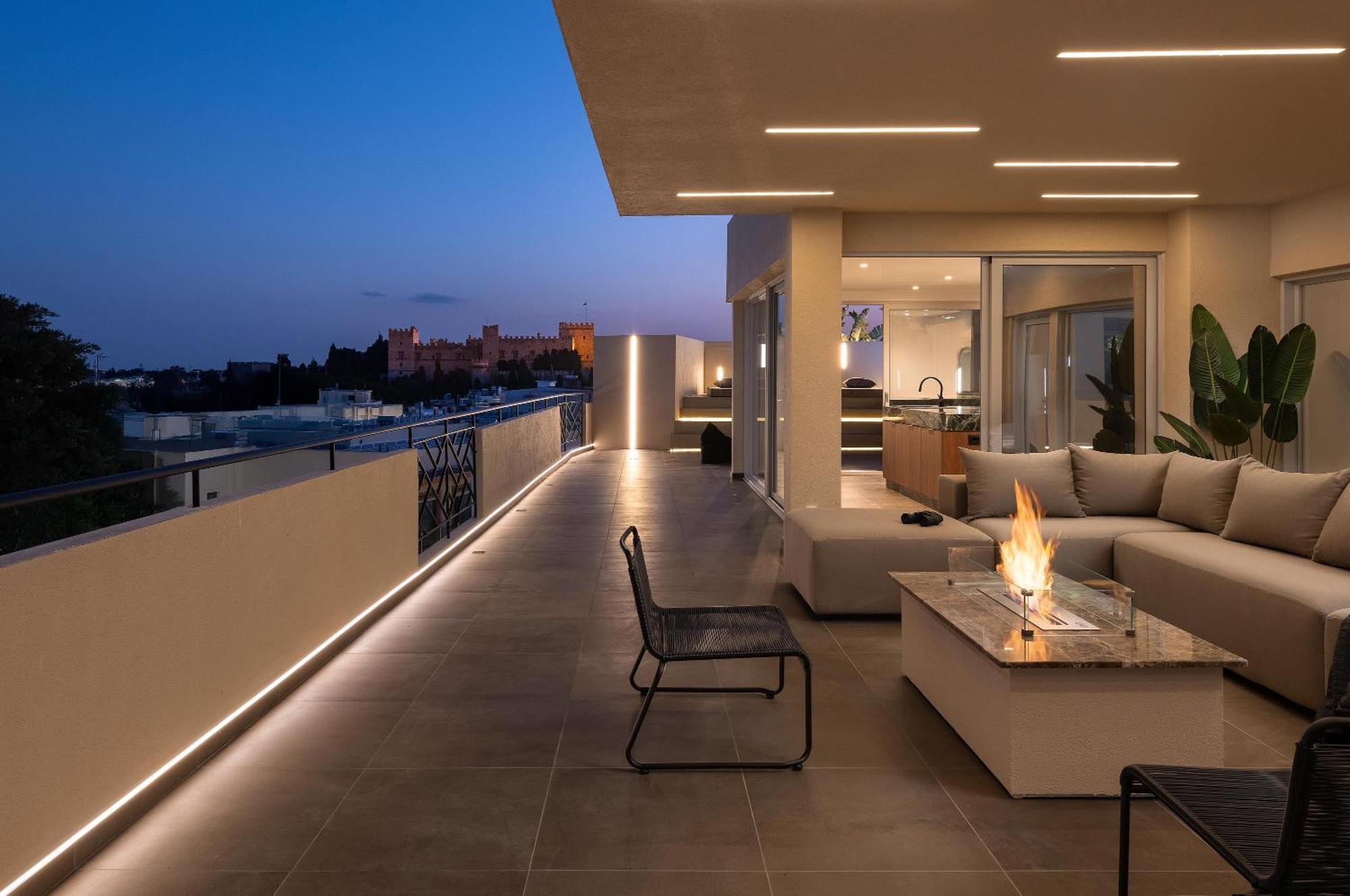 Hamilton Elite Penthouse Apartment