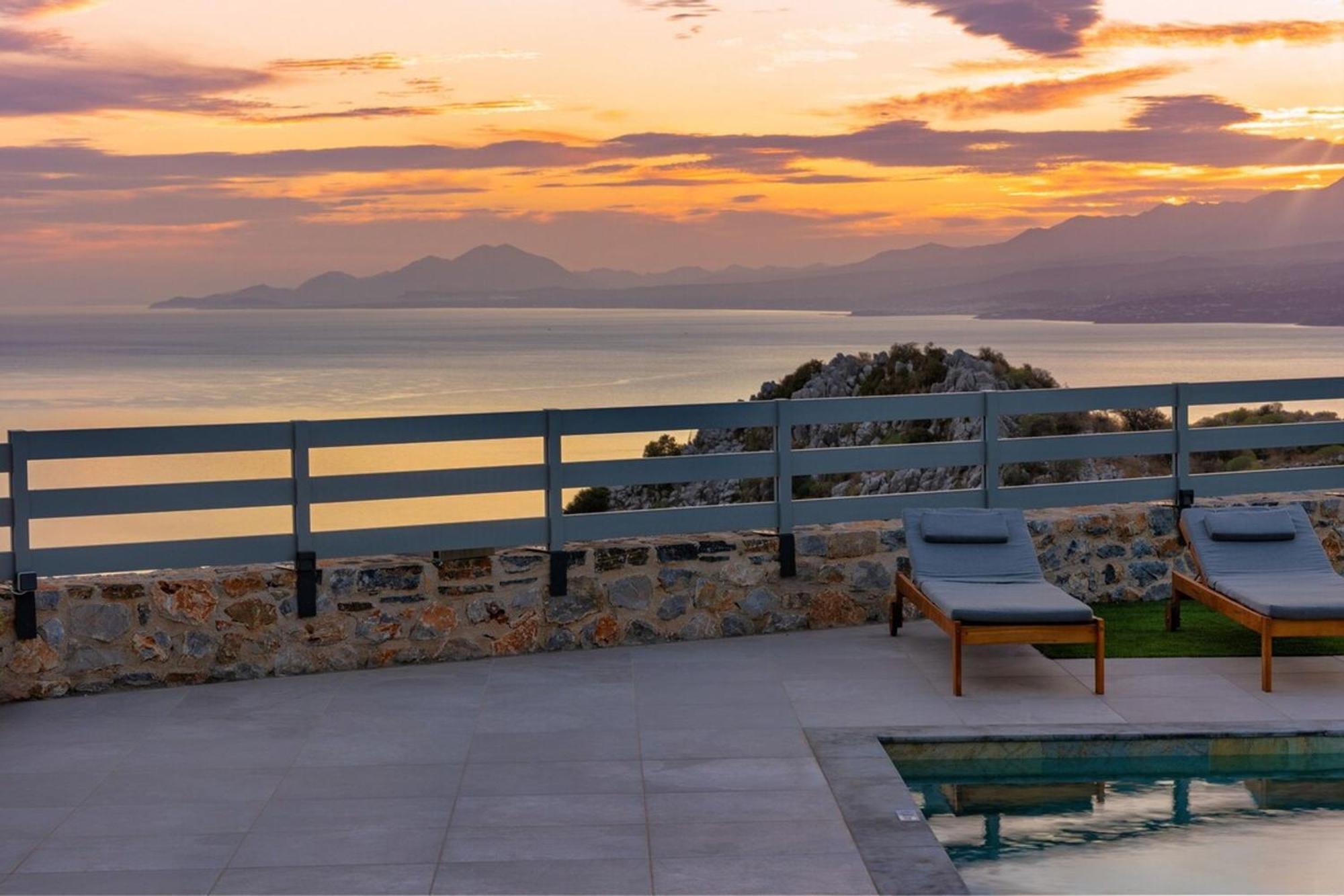 Gianna's Panoramic Seaview Twin With Pool 1 *
