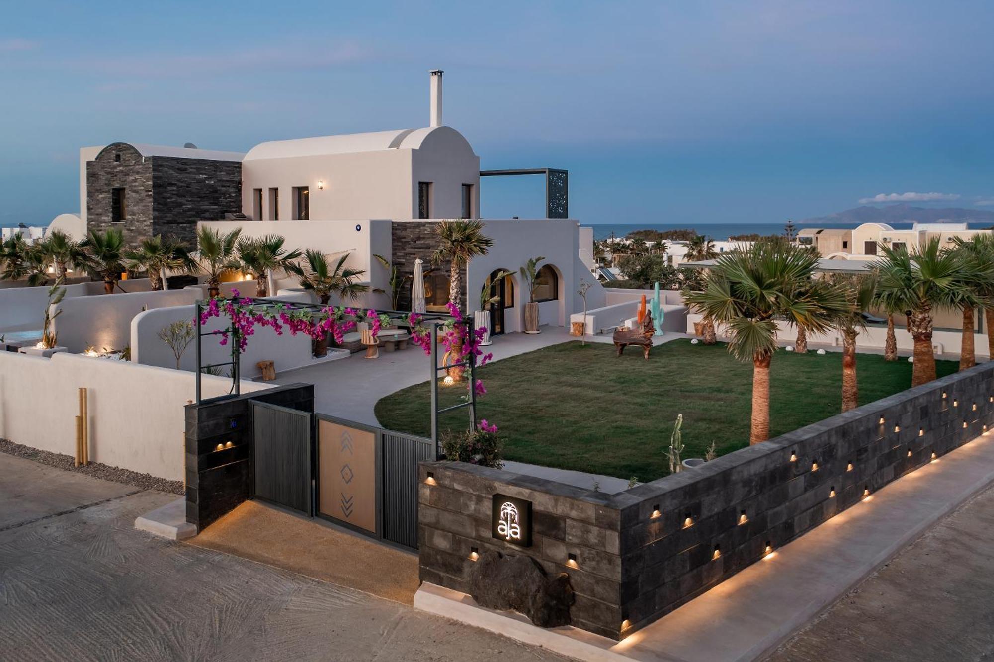 Aja Retreat Luxury * Kamari (Santorini)