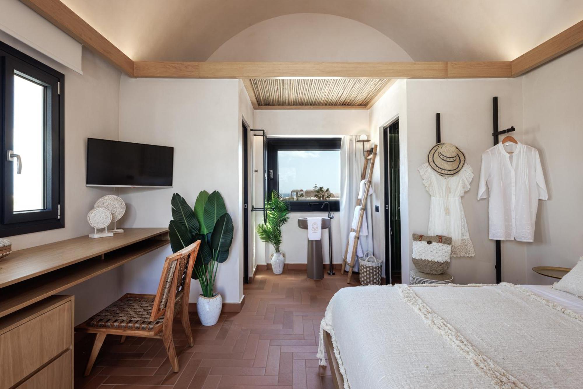 Aja Retreat Luxury Kamari (Santorini)