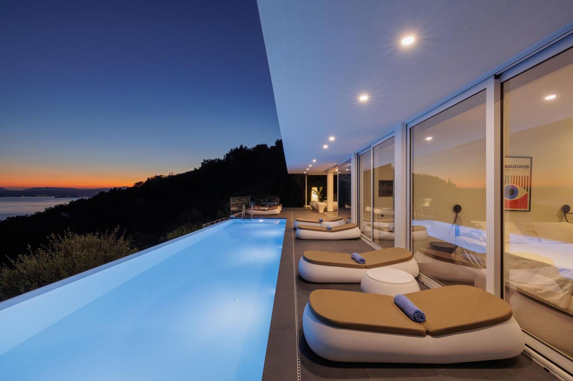 Anax Villa *