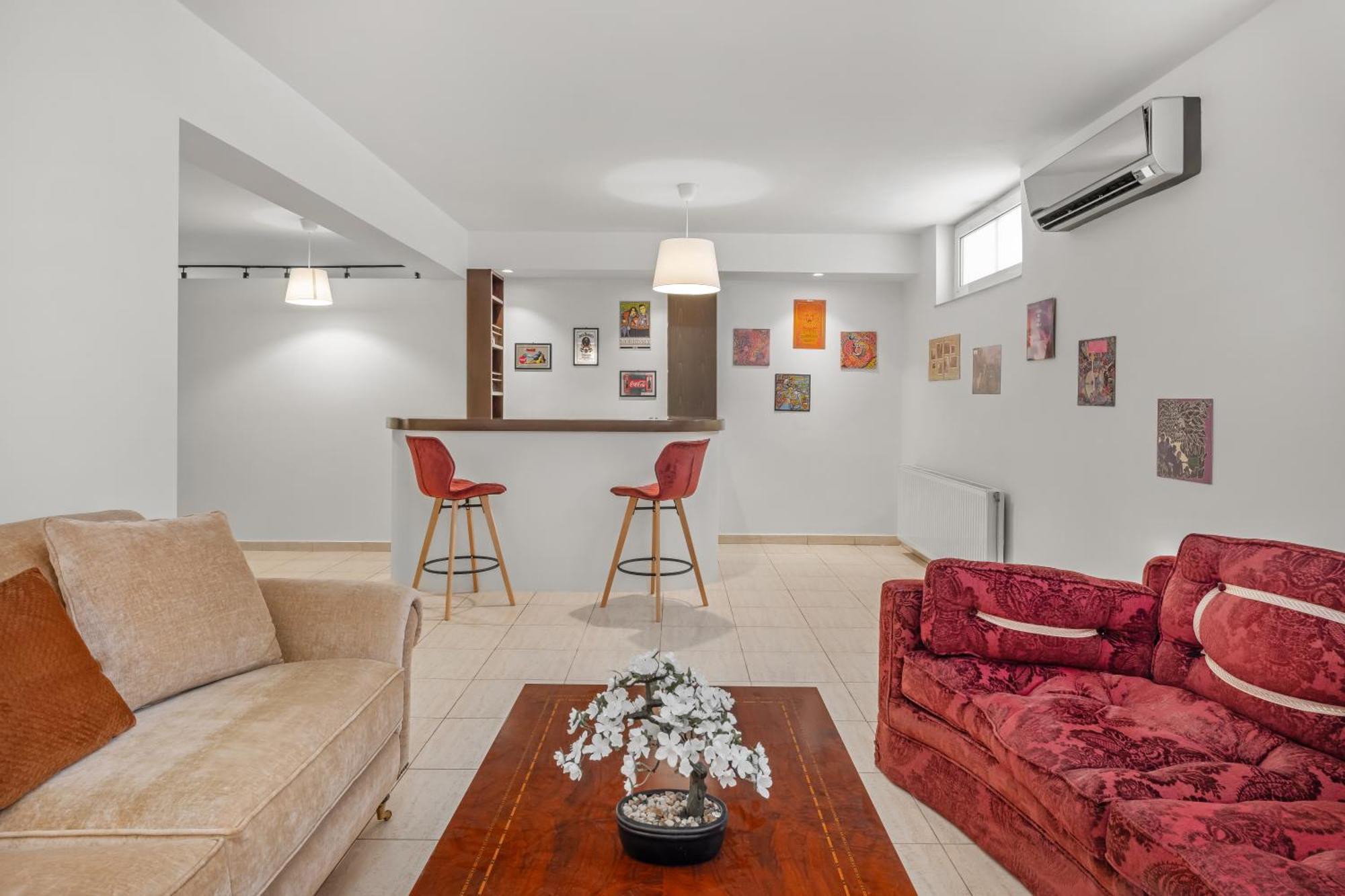 7 Minutes From Centre - Luxury 6br Villa
