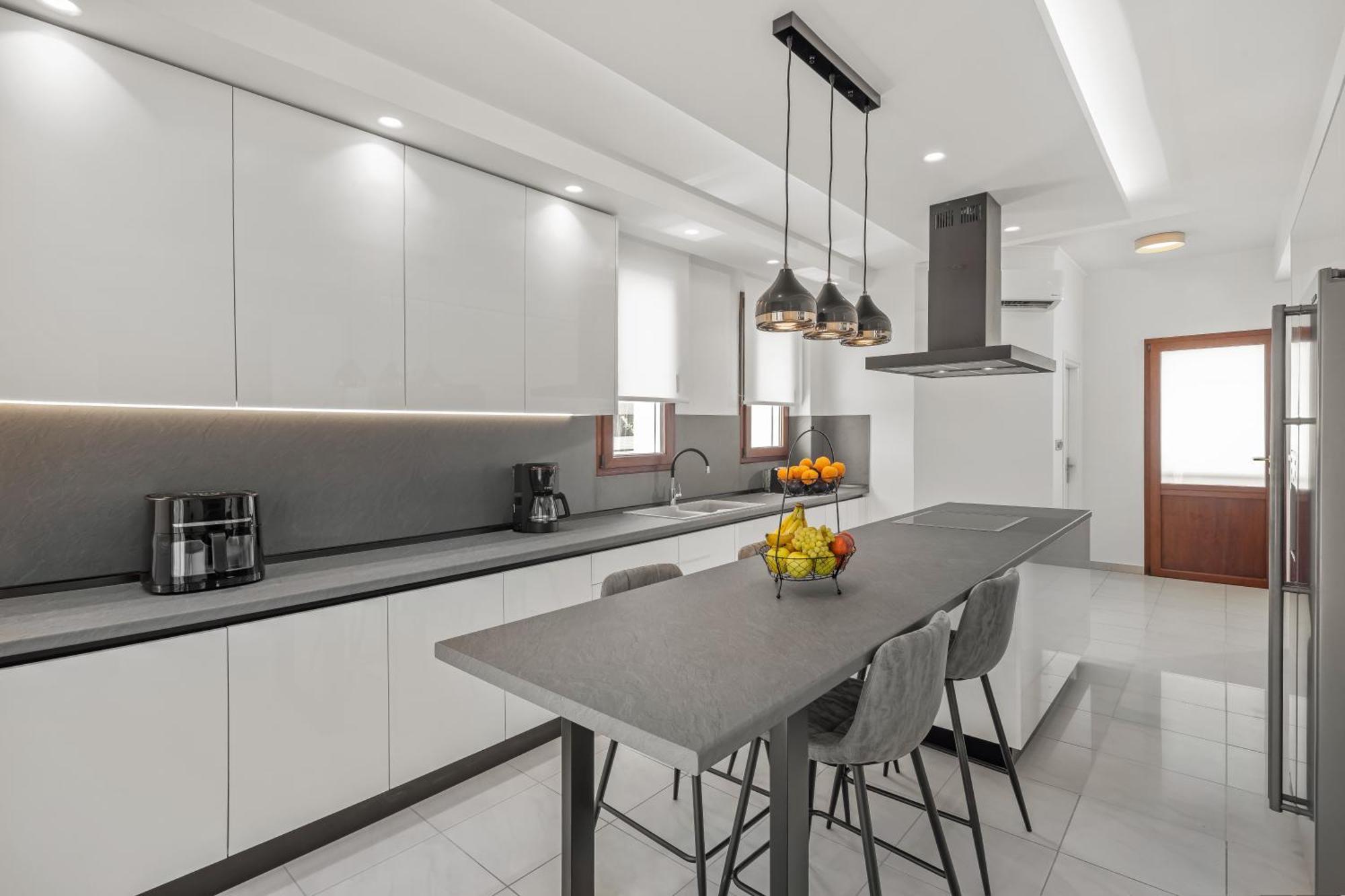 7 Minutes From Centre - Luxury 6br Villa
