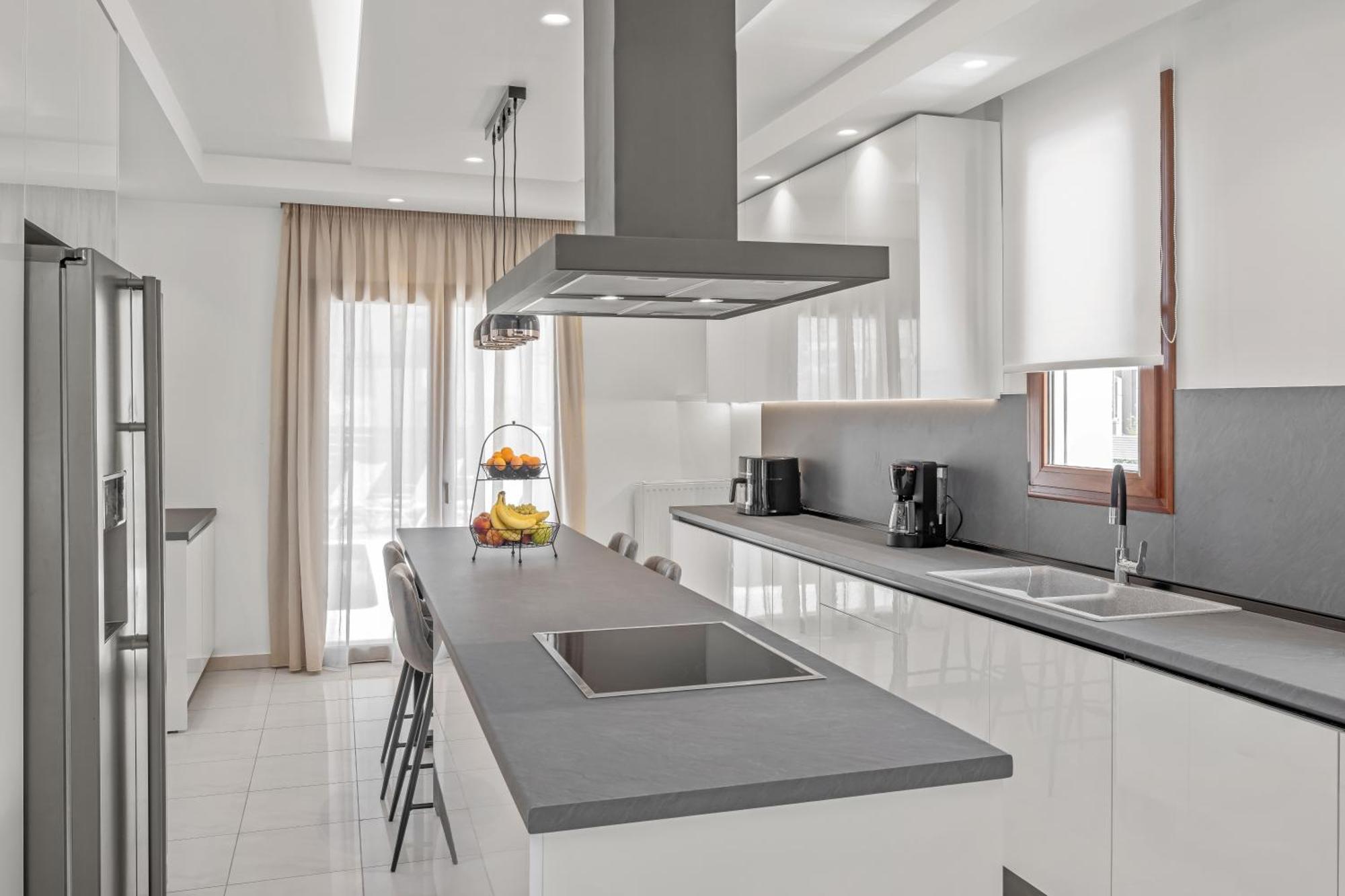 7 Minutes From Centre - Luxury 6br Villa