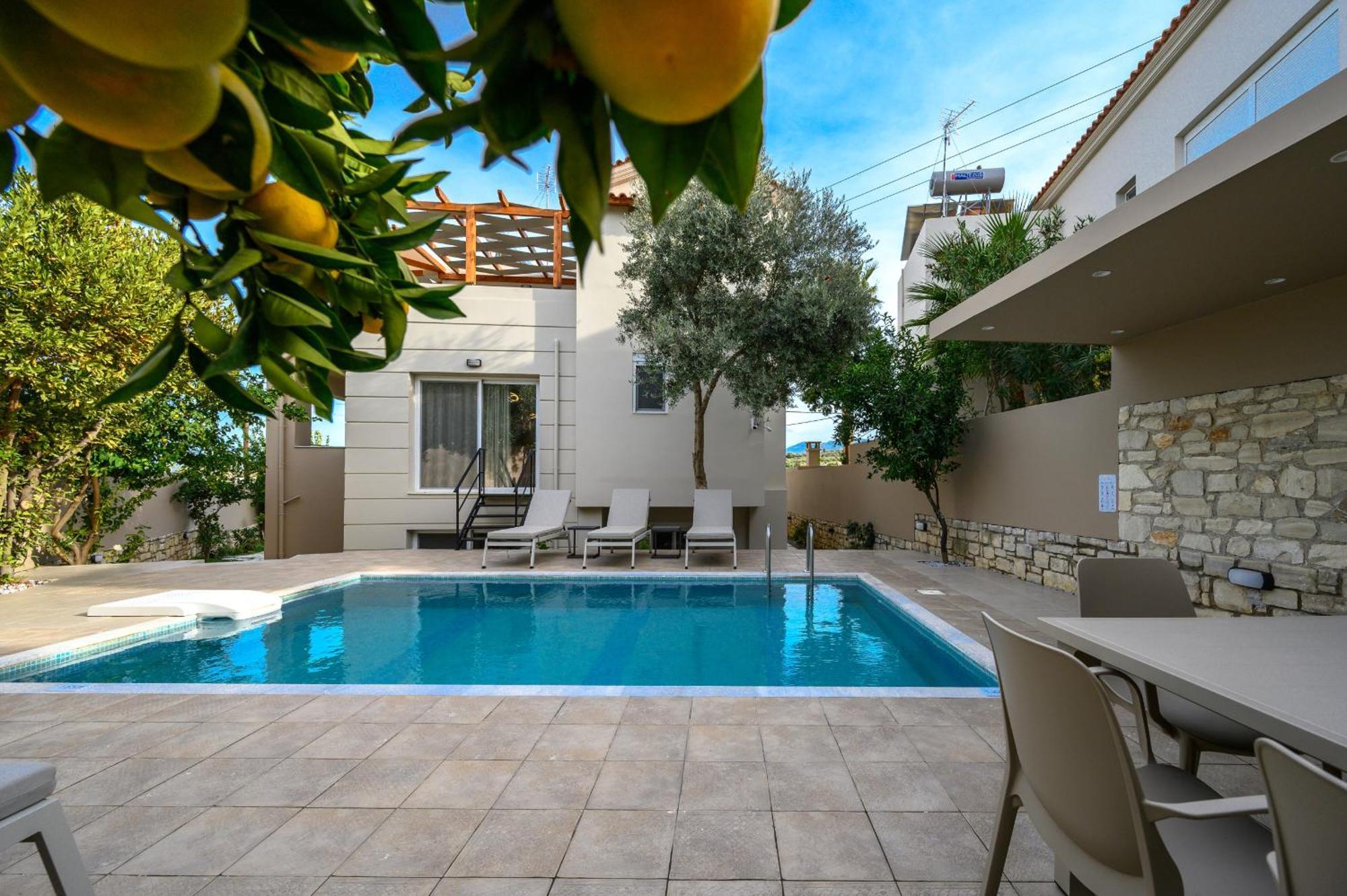 Villa Foothills Tangerine Sfakaki